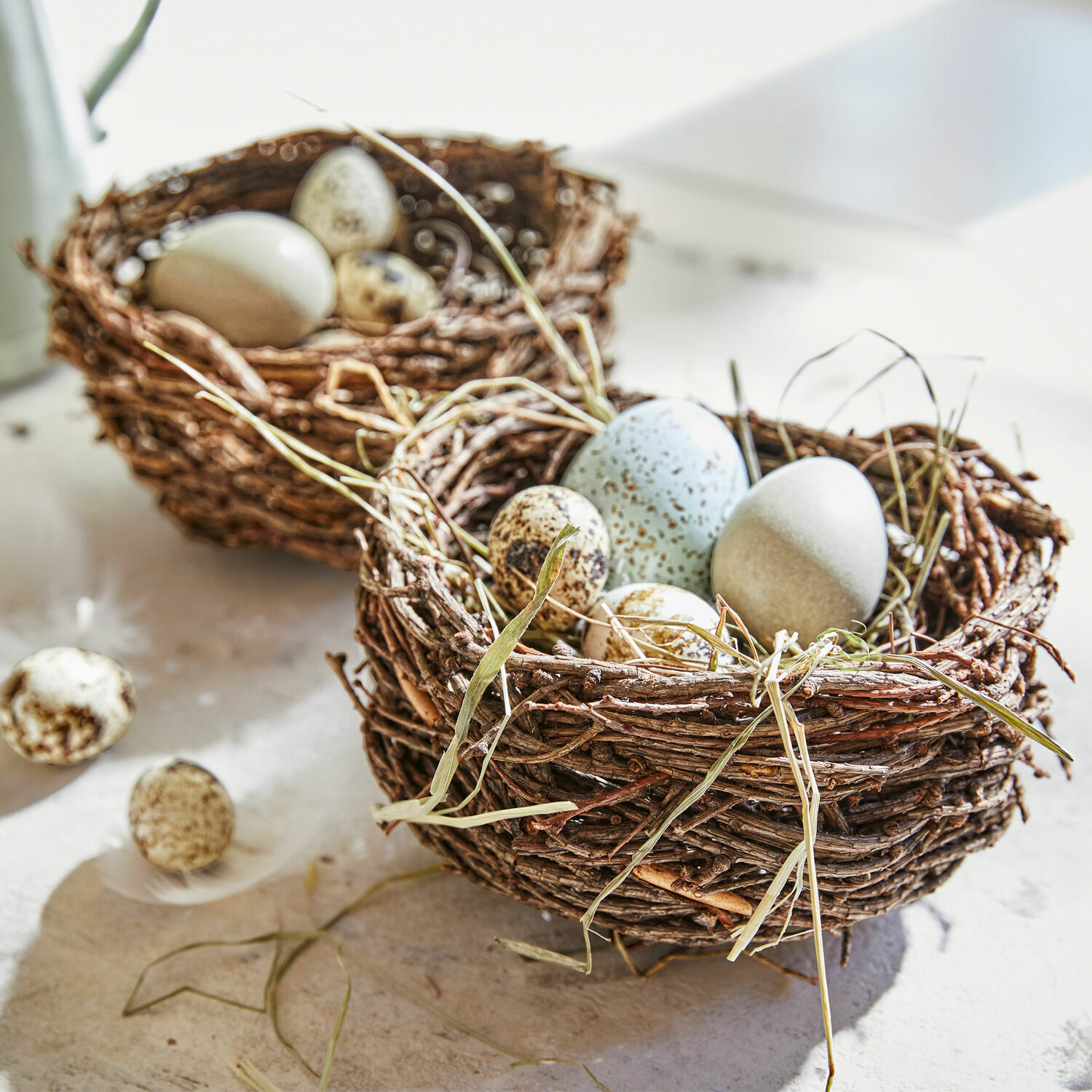 Deko-Nest 2er Set Libers Dekorative Nest aus Zweigen mit natürlichen bunten Eiern für Frühlingsdeko