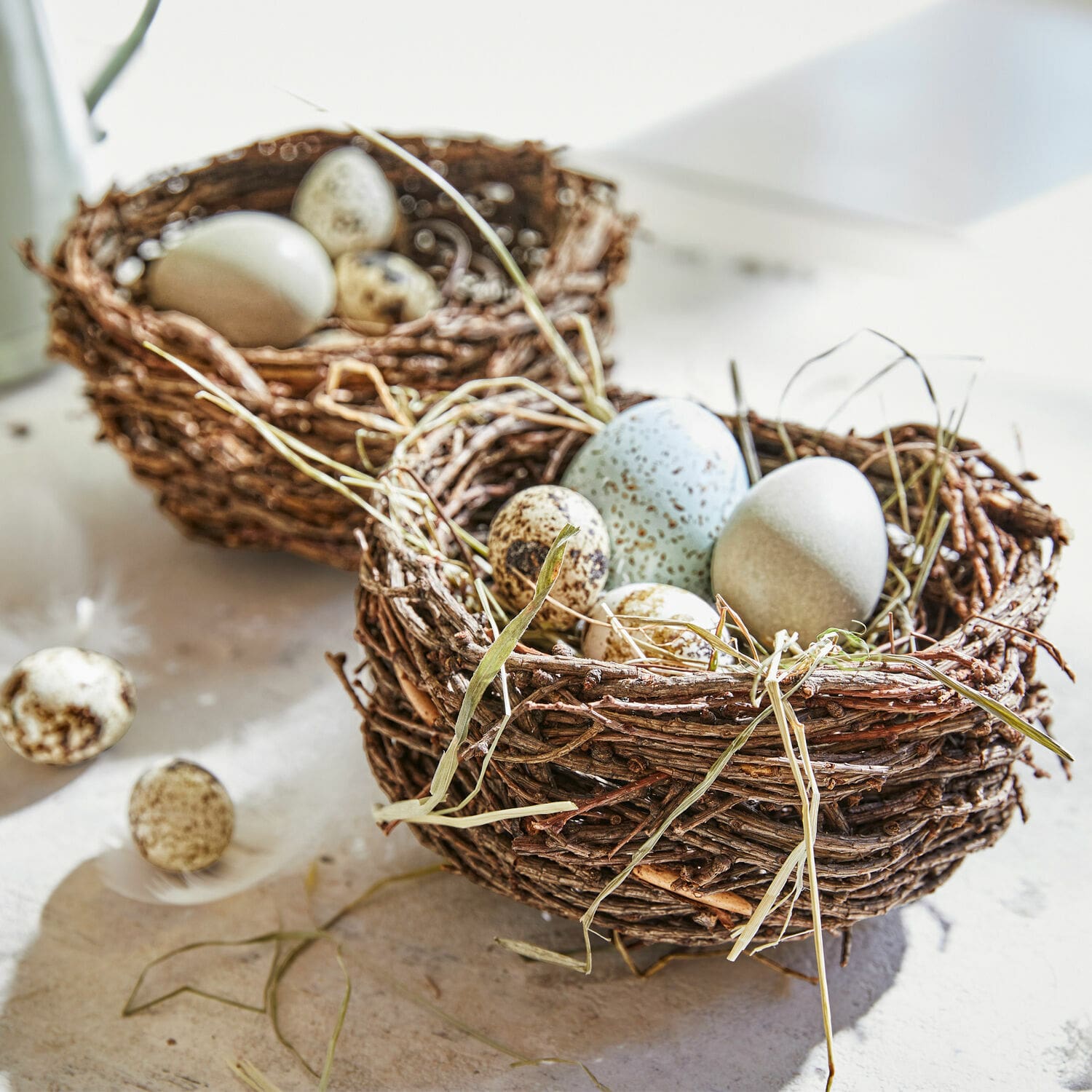 Deko-Nest 2er Set Libers Dekorative Nest aus Zweigen mit natürlichen bunten Eiern für Frühlingsdeko
