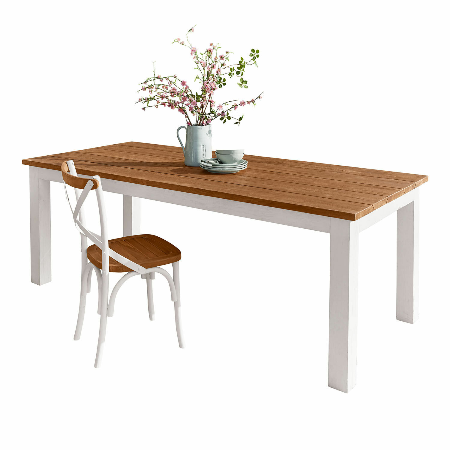 Tisch Kirkdale Holztisch und Stuhl in Weiß und Braun mit Blumendekoration auf dem Tisch