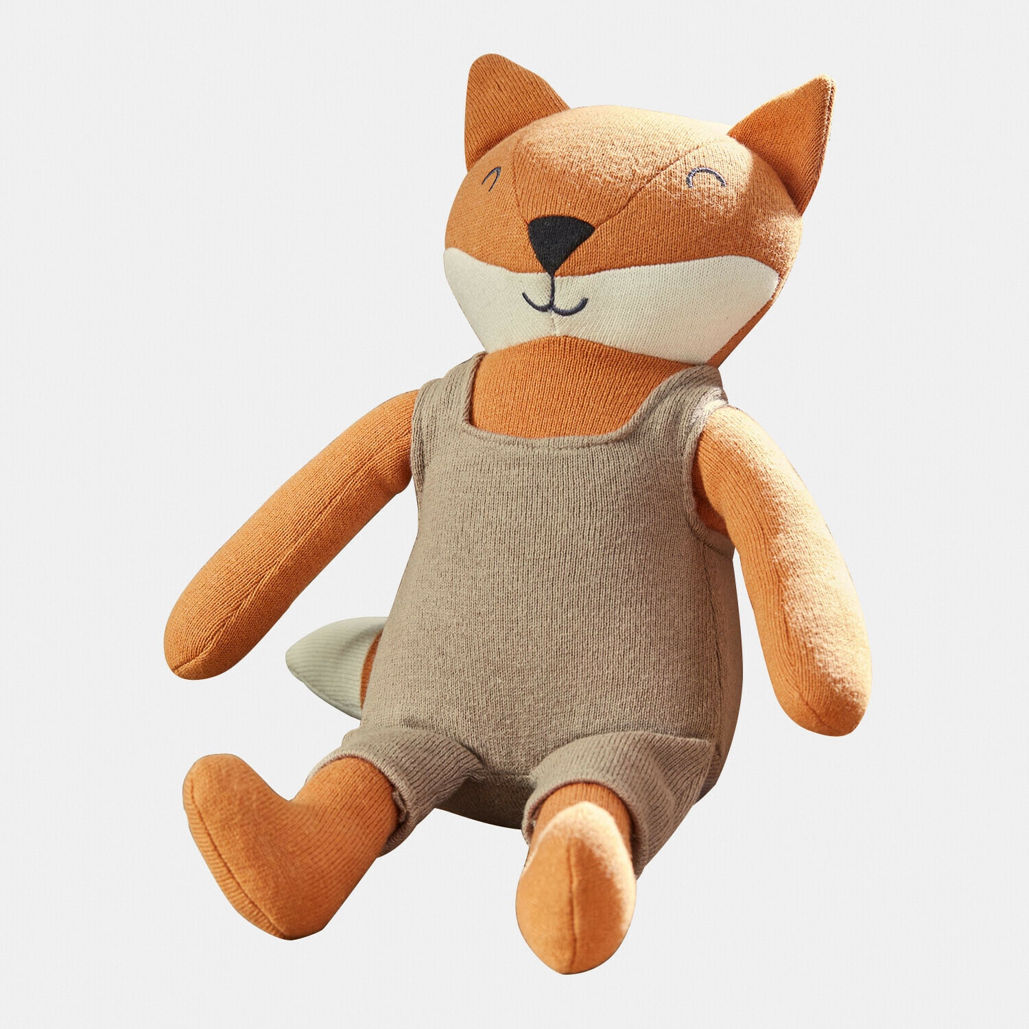 Weiches Plüschfuchs-Spielzeug in Orange und Weiß mit beigem Strickanzug, kinderfreundlich