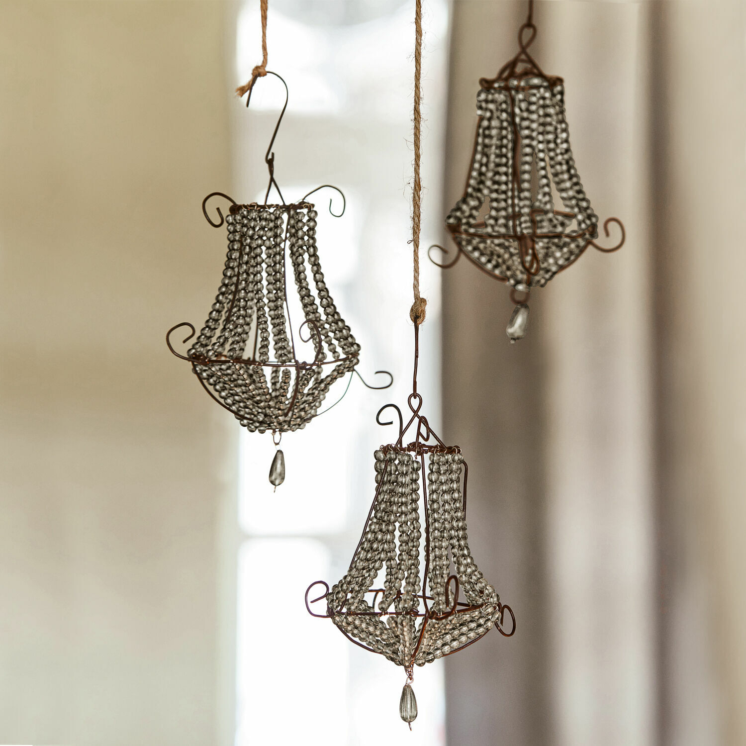 Weihnachtsschmuck 3er Set Gilpin Set aus drei dekorativen Laternen aus Draht und Glasperlen im Vintage-Stil
