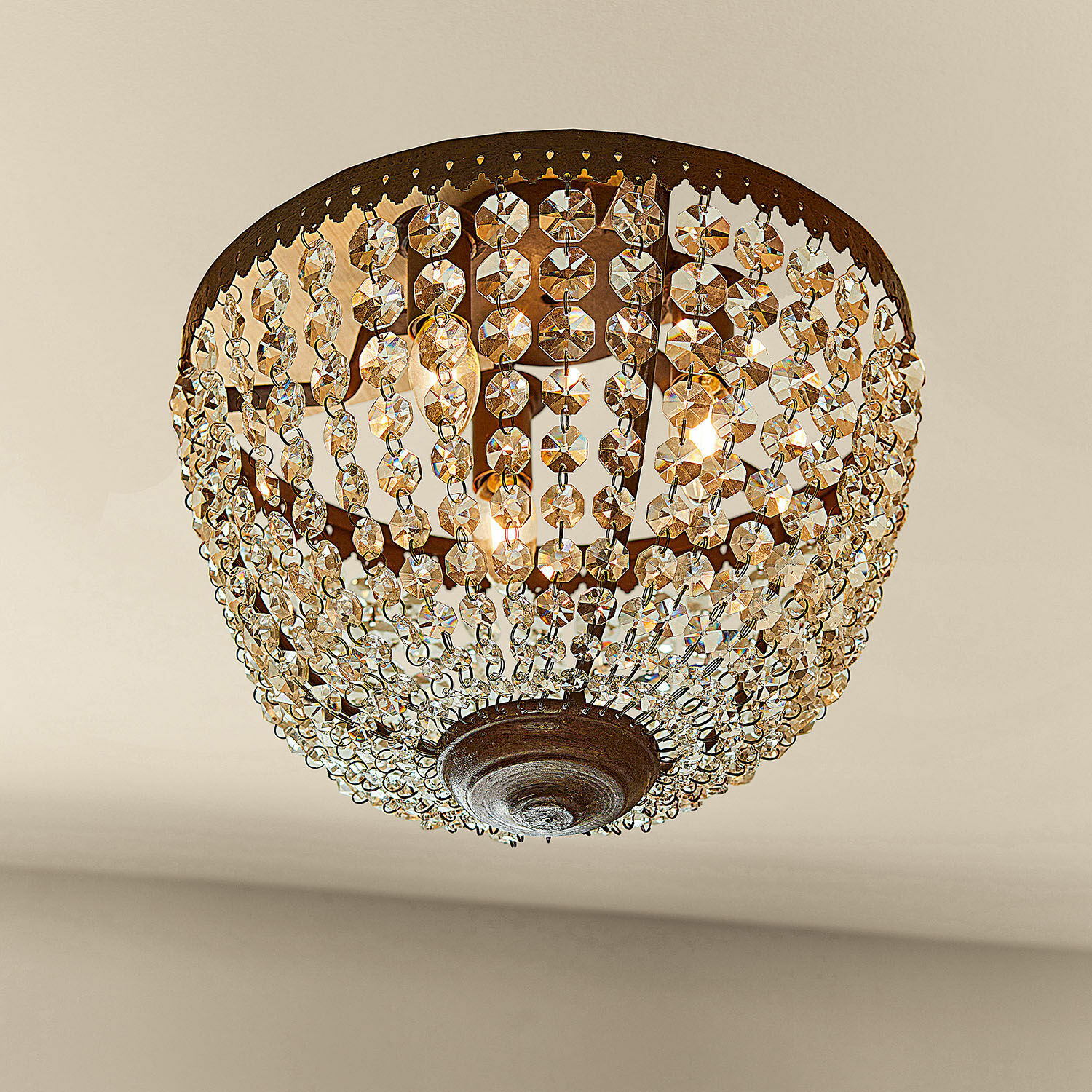 Deckenlampe Tarim Deckenleuchte mit Kristallanhängern und rostfarbener Metallfassung, dekorative LED-Leuchte