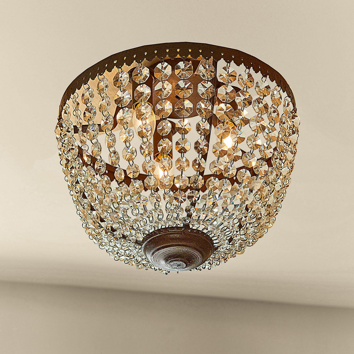 Deckenlampe Tarim Deckenleuchte mit Kristallanhängern und rostfarbener Metallfassung, dekorative LED-Leuchte