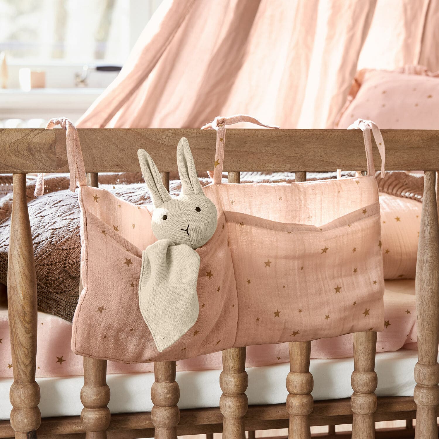 Aufbewahrungstasche Vianne Rosa Baumwoll-Organizer mit Taschen und Plüschhase zum Aufhängen am Babybett zur Aufbewahrung