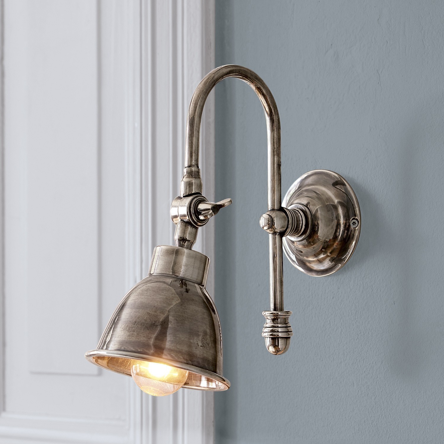 Wandlampe Gemma Wandlampe aus Metall in Silber mit verstellbarem Schirm und LED-Glühbirne für Innenräume
