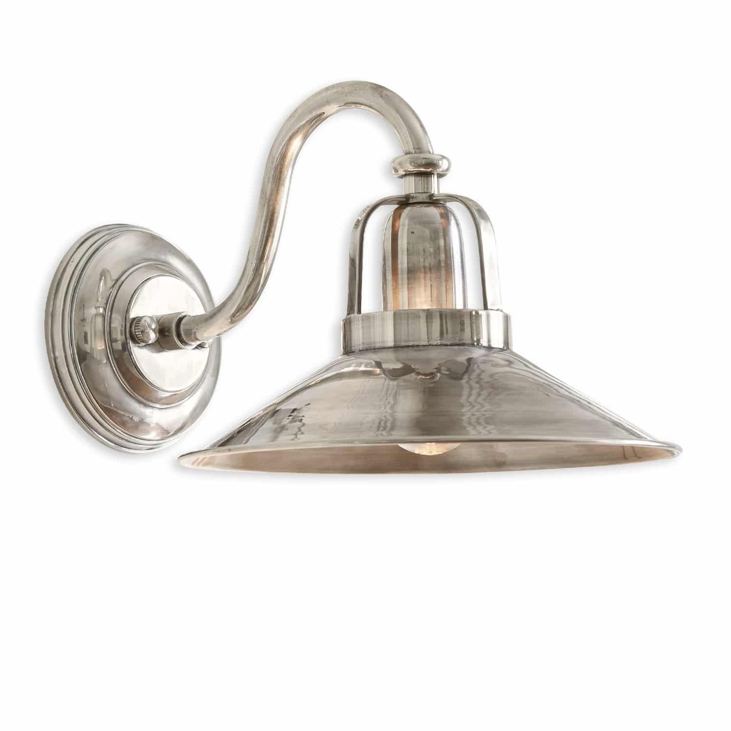 Wandlampe Timeon Wandlampe aus Metall in Silber mit breitem Schirm und elegantem Industriedesign