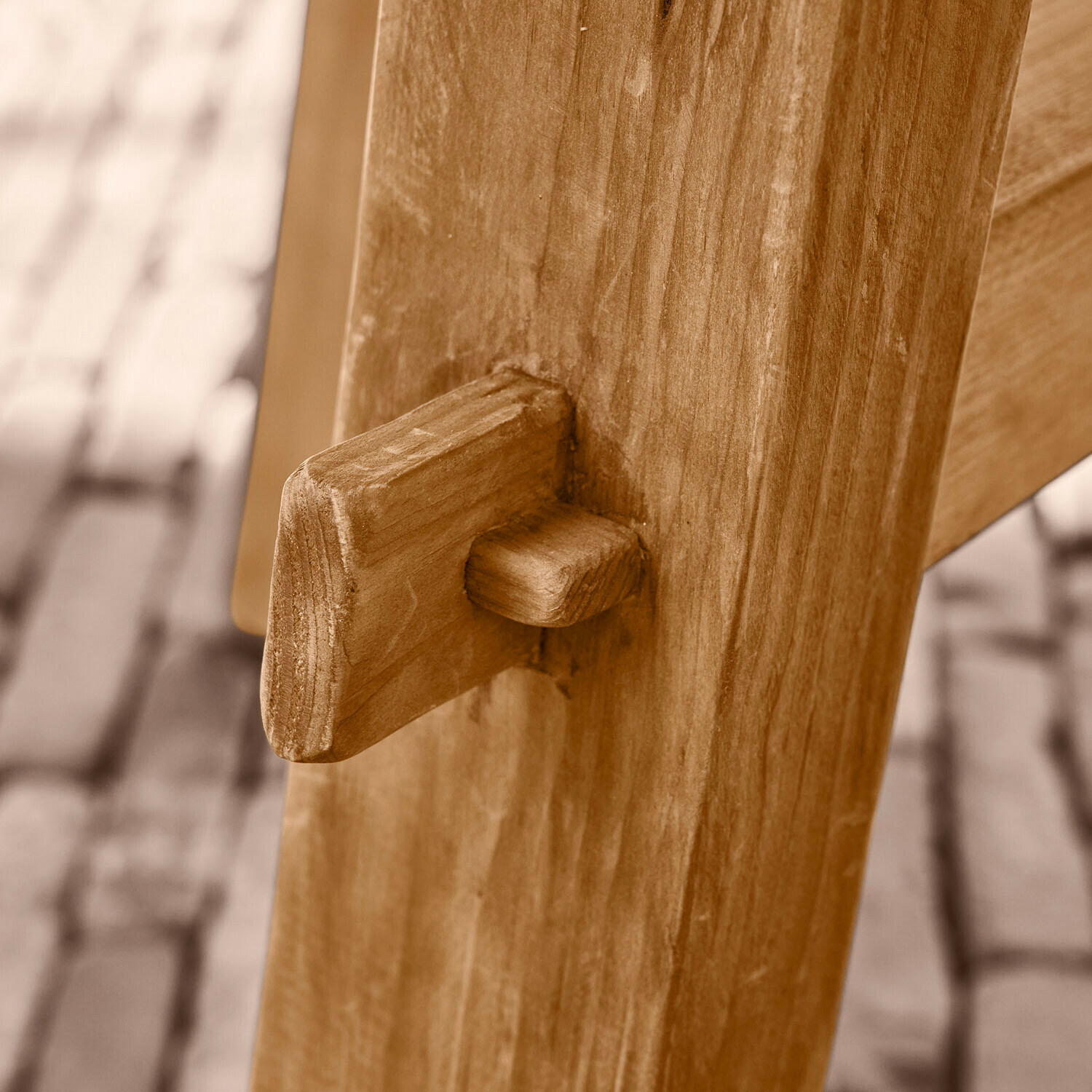 Tisch Crestwooden