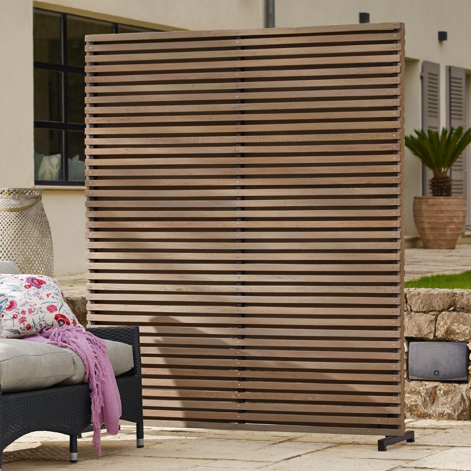 Trennwand Derby Gartenparavent aus Holz in Naturfarbe, ideal zur Gestaltung von Terrassenbereichen