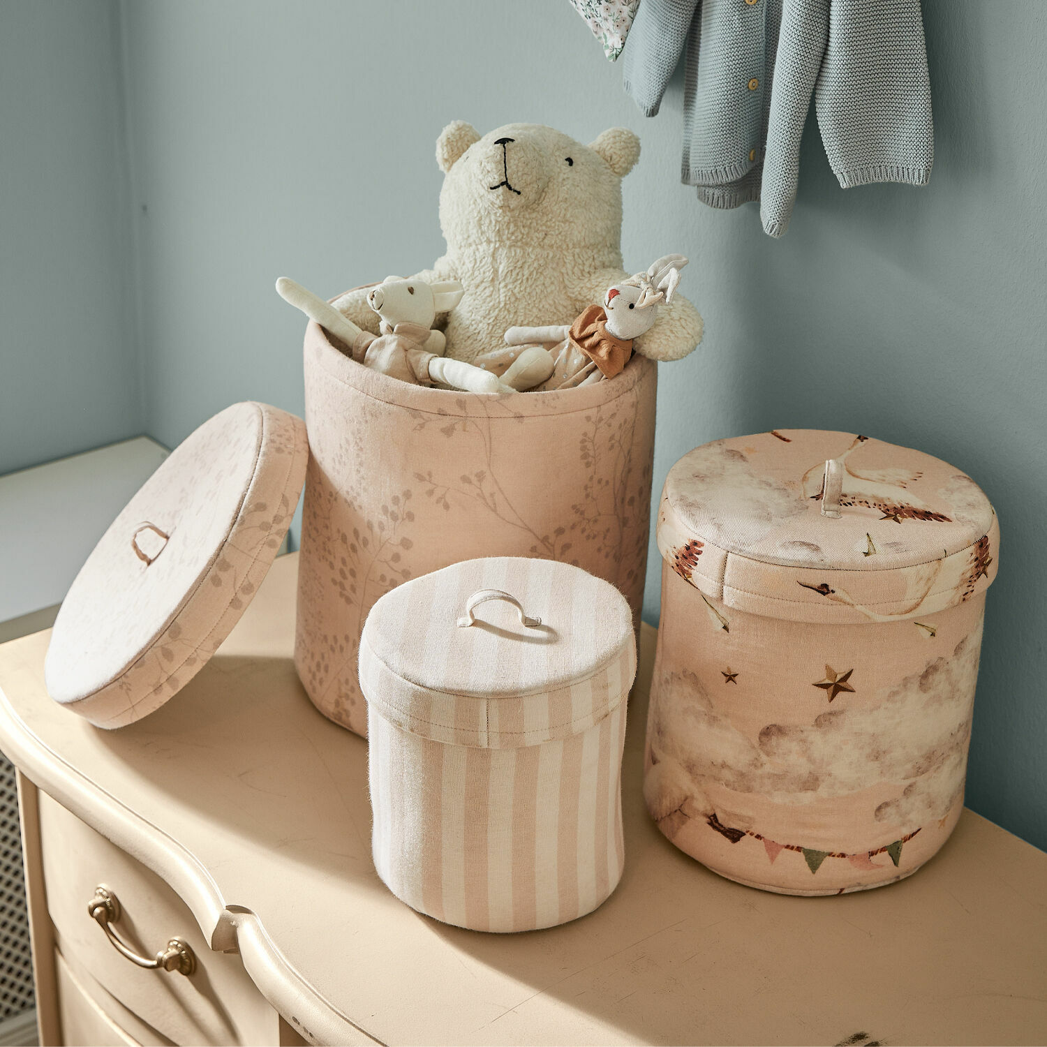 Box 3er Set Bellise Drei pastellfarbene Stoffboxen zur Spielzeugaufbewahrung im Kinderzimmer mit Plüschbären