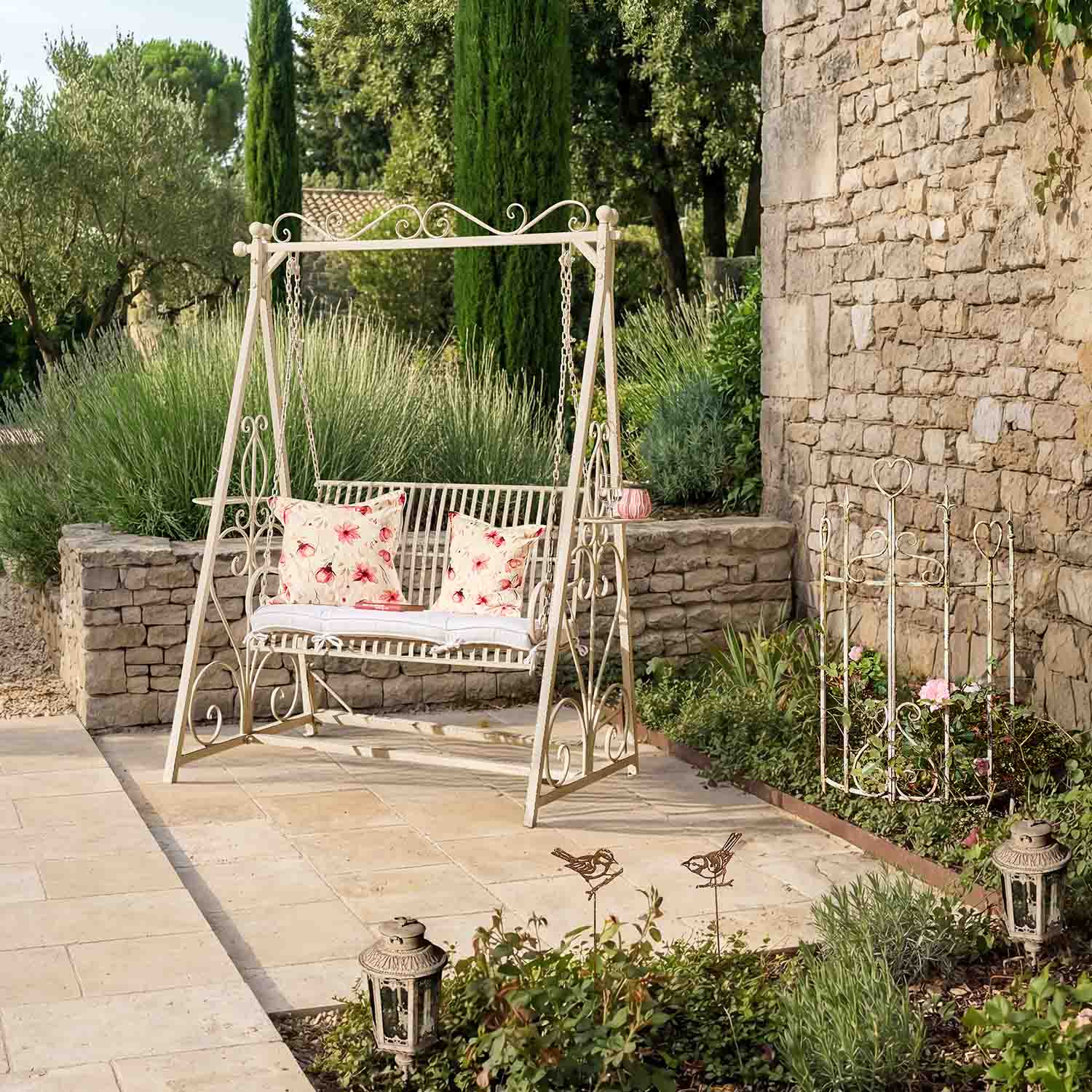 Schaukelromantik in Rot und Weiß