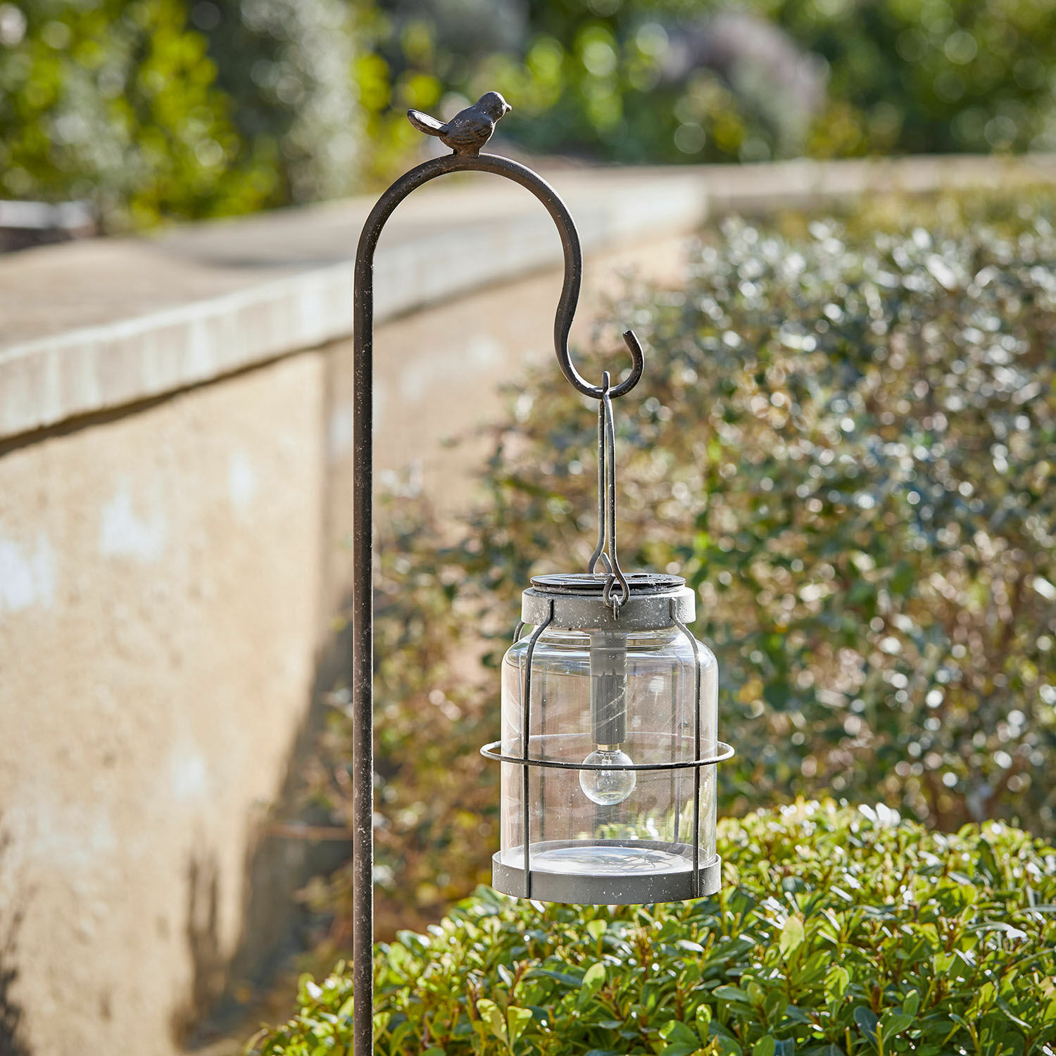 Solar-Laterne Anières Metallständer mit Glas-Metall-Laterne im Garten, Dekoration mit Vogelfigur oben