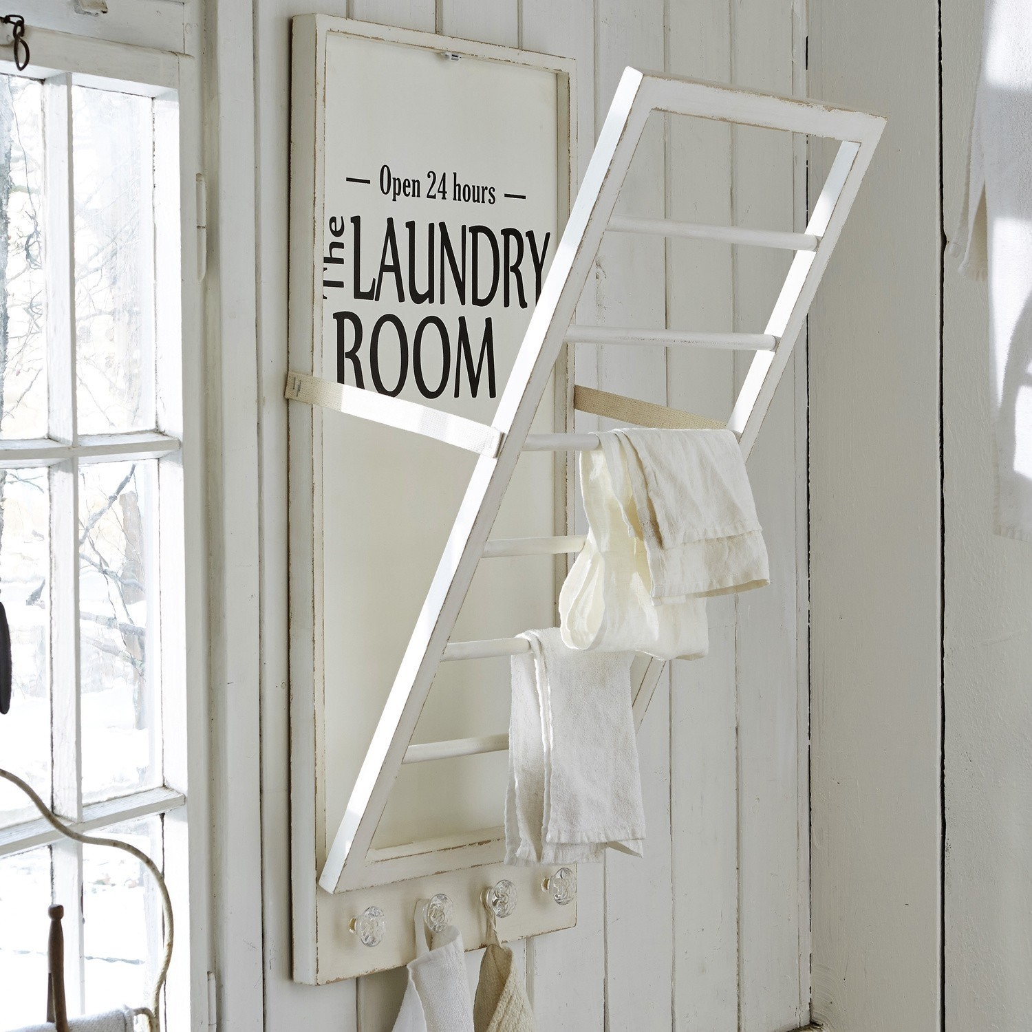 Handtuchhalter Laundry Room Weißer Holz-Handtuchhalter mit Schriftzug Laundry Room für Bad oder Waschküche