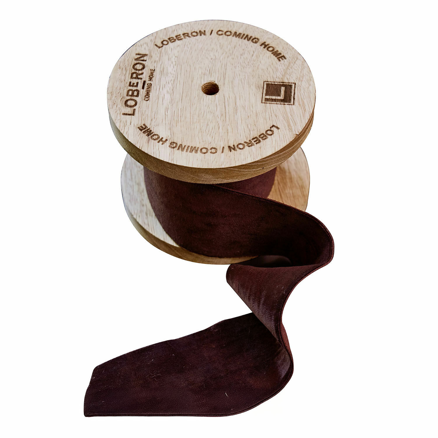 Samtband Phaedra Braunes Samtband auf Holzspule mit Loberon-Logo, dekoratives Geschenkband für Verpackungen