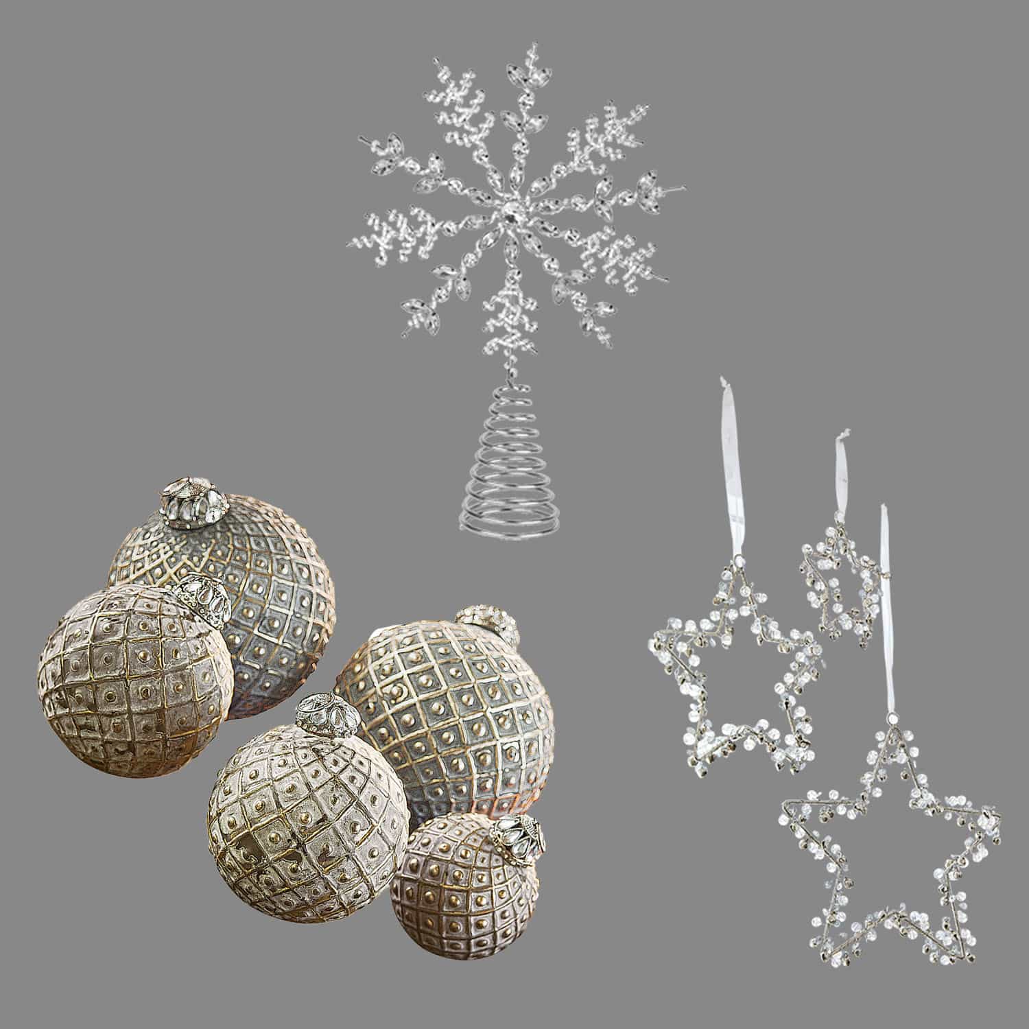Set aus silbernen Weihnachtskugeln mit Muster, Sternen und Schneeflocke aus Kristall