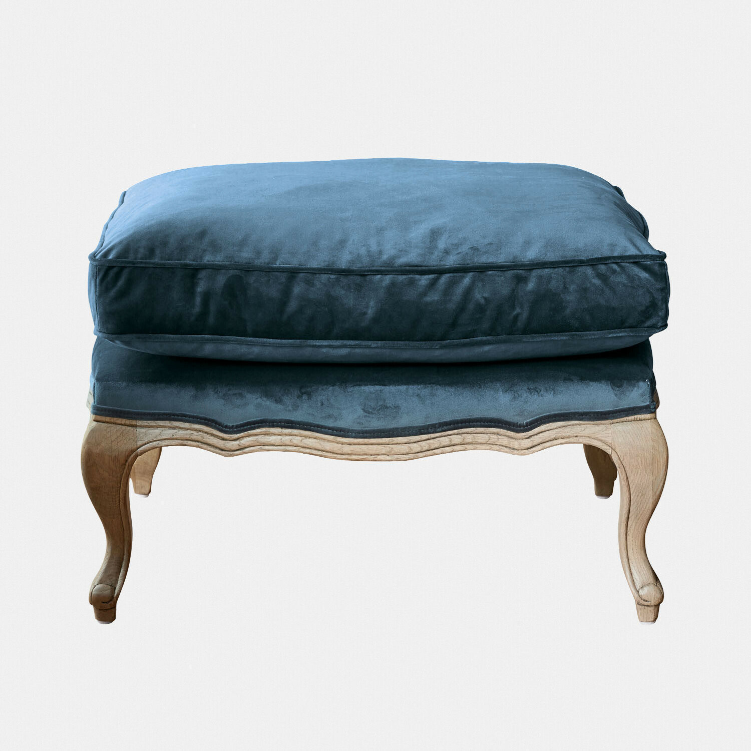 blau/braun Hocker Corlay mit blauem Samtkissen und braunen Holzbeinen im eleganten Vintage-Stil
