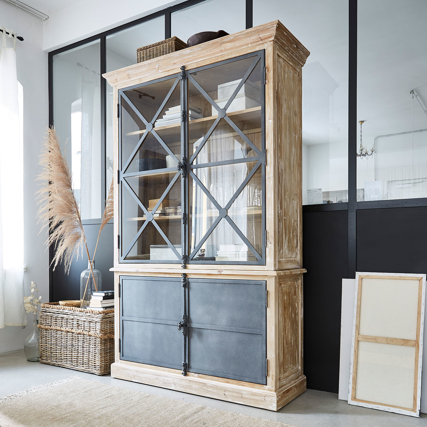 Schrank Kingswin Großer Holzvitrinenschrank mit grauen Metalltüren im Industrie-Stil für Wohnzimmer