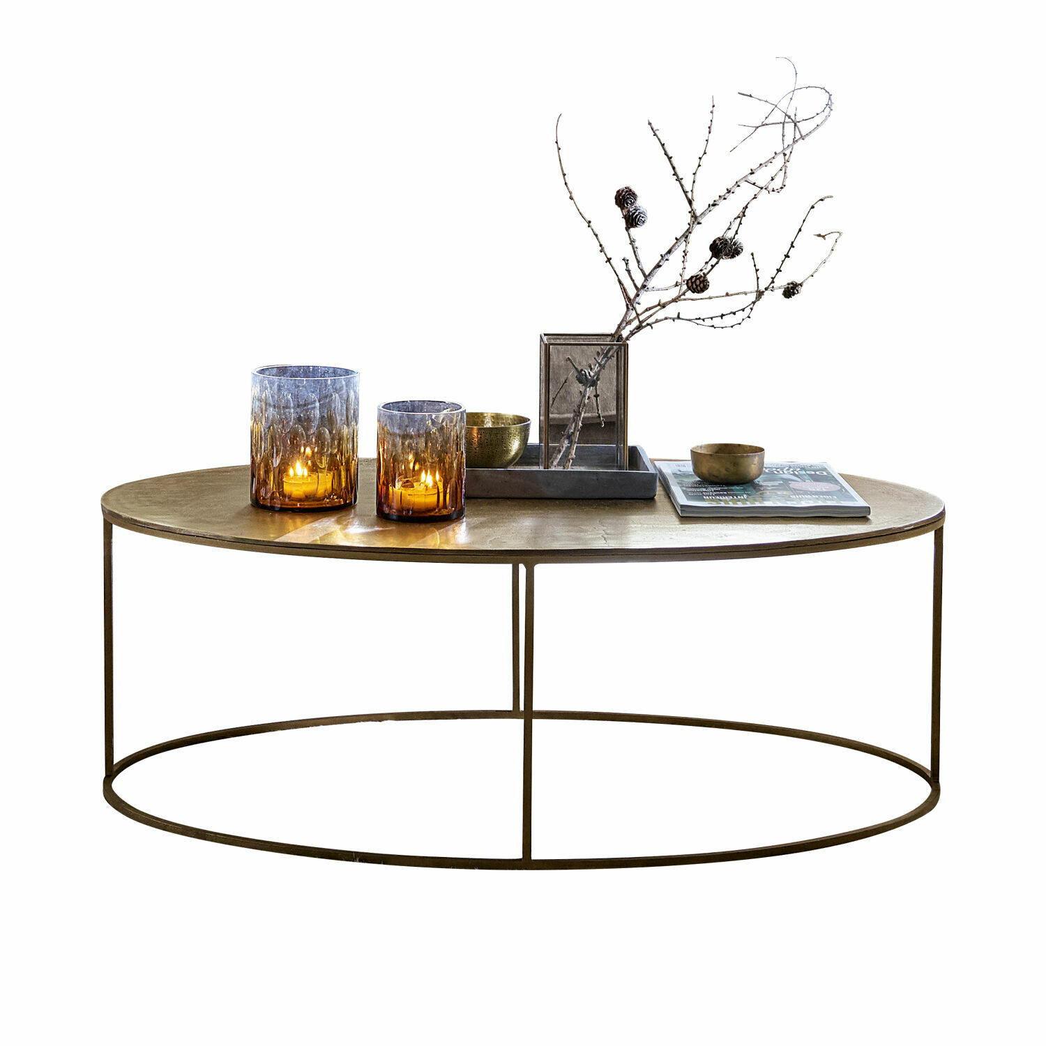 Couchtisch Leron Runder Couchtisch mit Metallgestell und naturfarbenem Holzplatte, dekoriert mit Accessoires