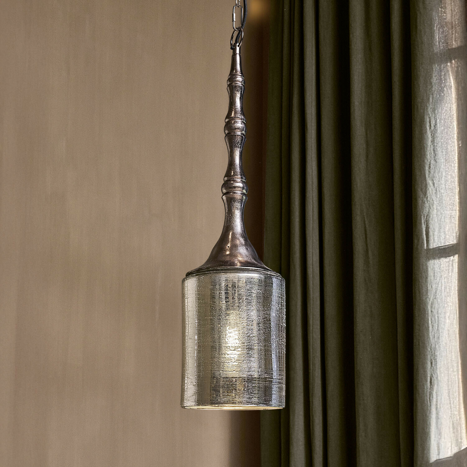 Hängelampe Zahureh Hängelampe mit Metallhalterung und silbernem Glasschirm im Vintage-Stil für Innenräume