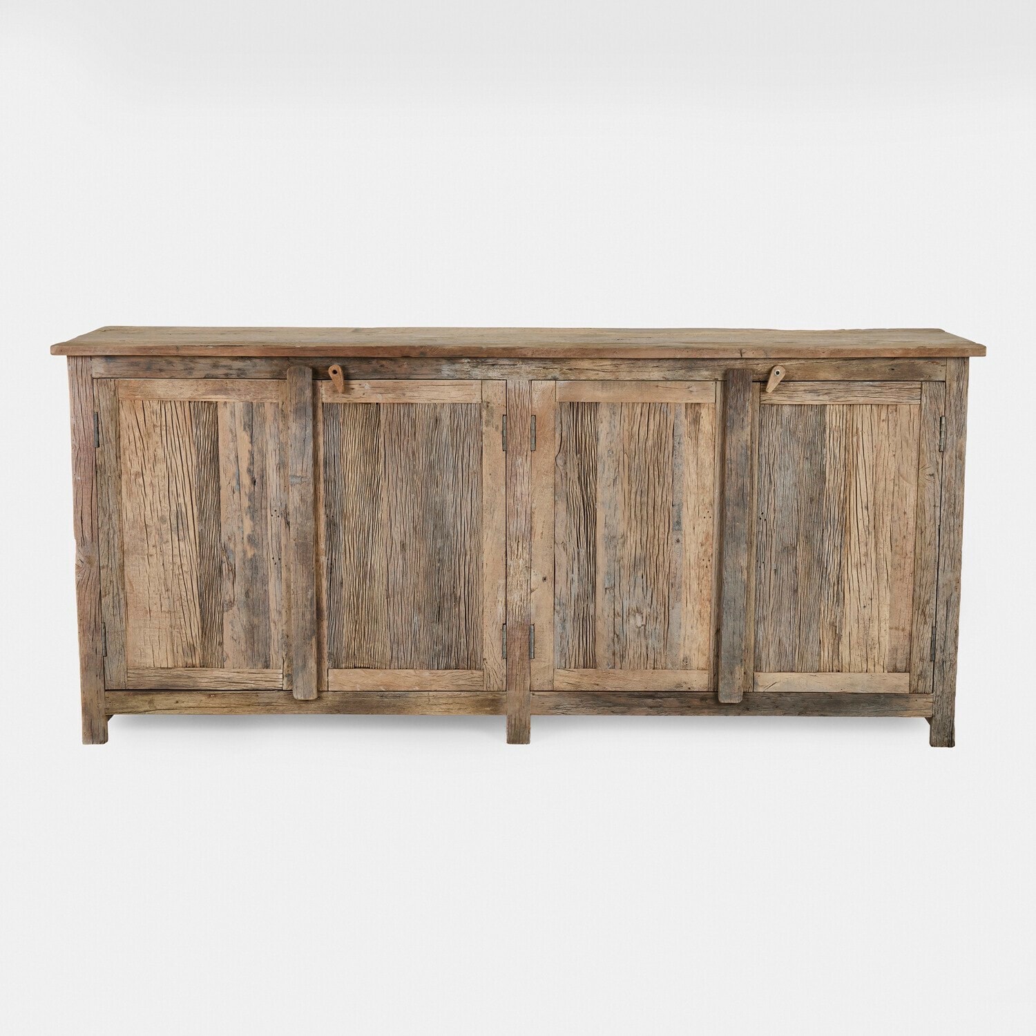 Sideboard Corvillon Rustikaler Holzsideboard mit vier Türen in natürlicher, gealterter Optik für Wohnzimmer