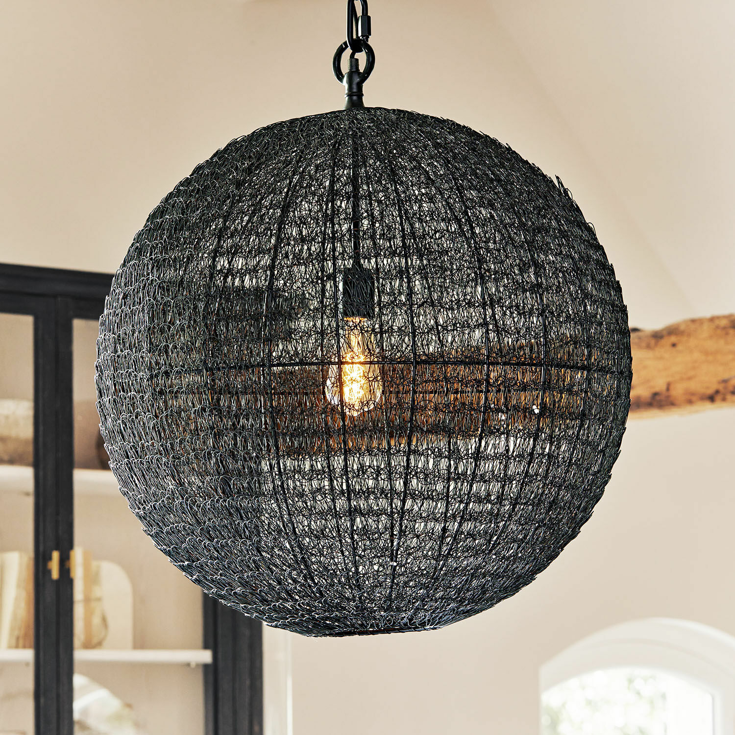 Hängelampe Castalune Hängende Kugel-Lampe aus schwarzem Metall mit filigraner Struktur, modernes Wohnraumlicht