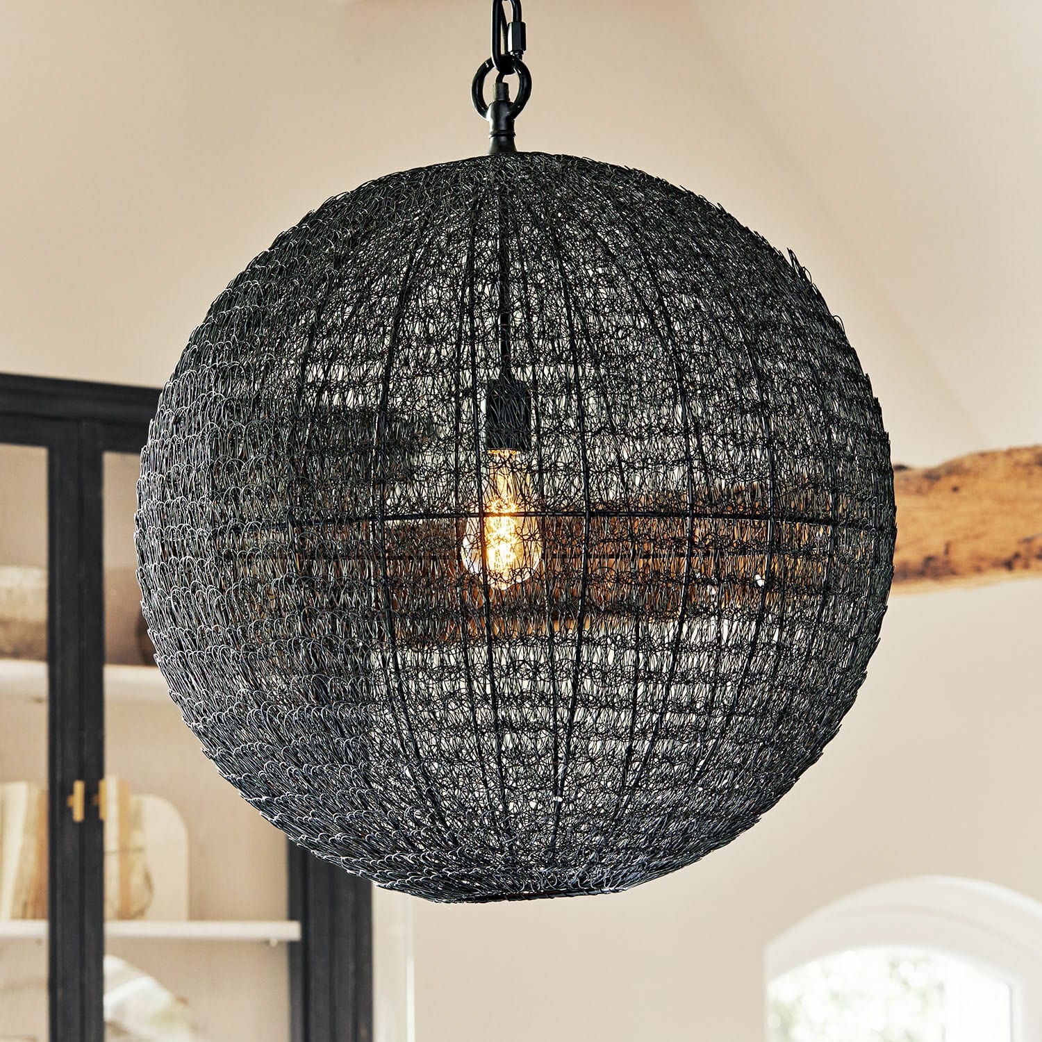 Hängelampe Castalune Hängende Kugel-Lampe aus schwarzem Metall mit filigraner Struktur, modernes Wohnraumlicht