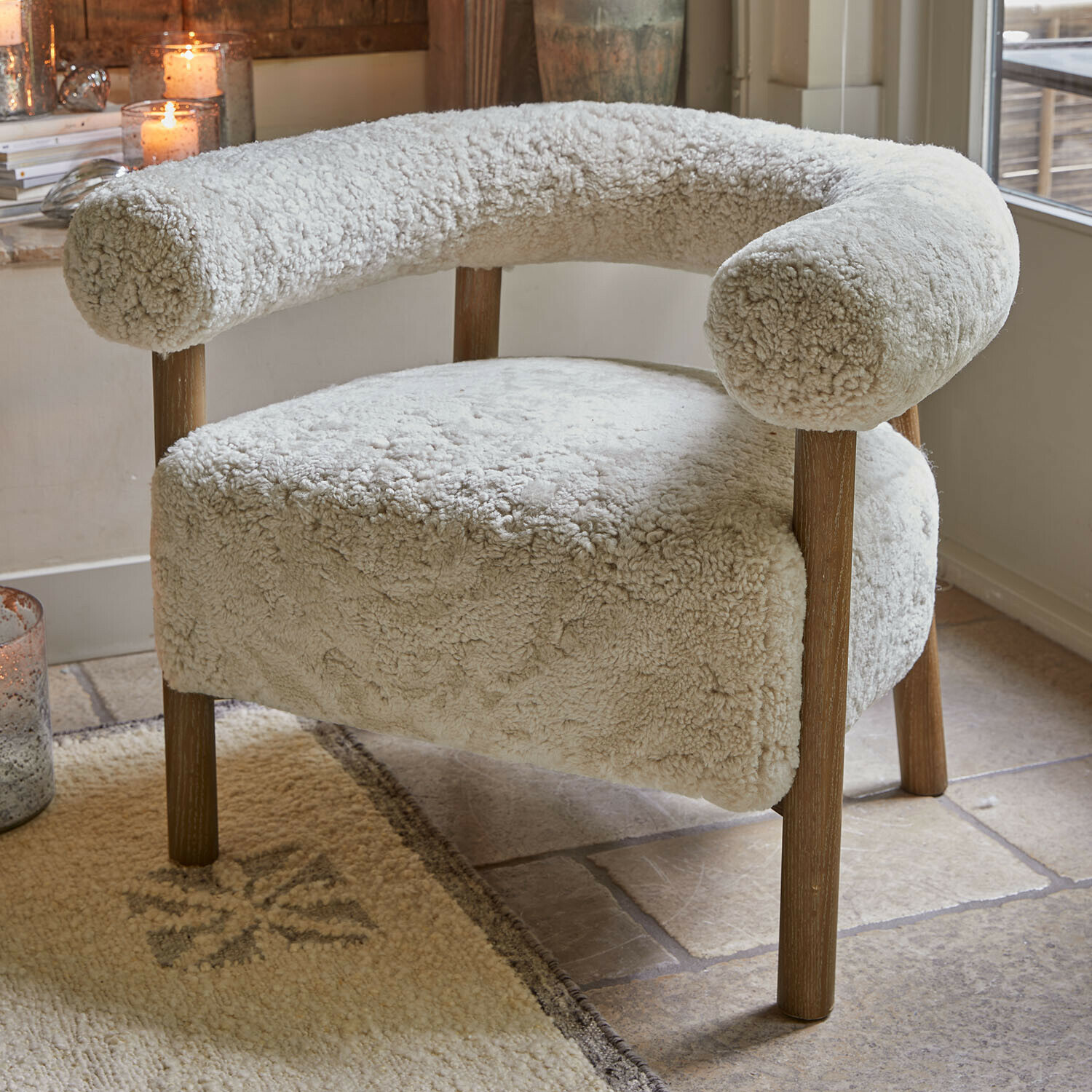 Sessel Cedarbrook Beiger Sessel mit weichem Stoffbezug und Holzbeinen für gemütliches Wohnzimmer