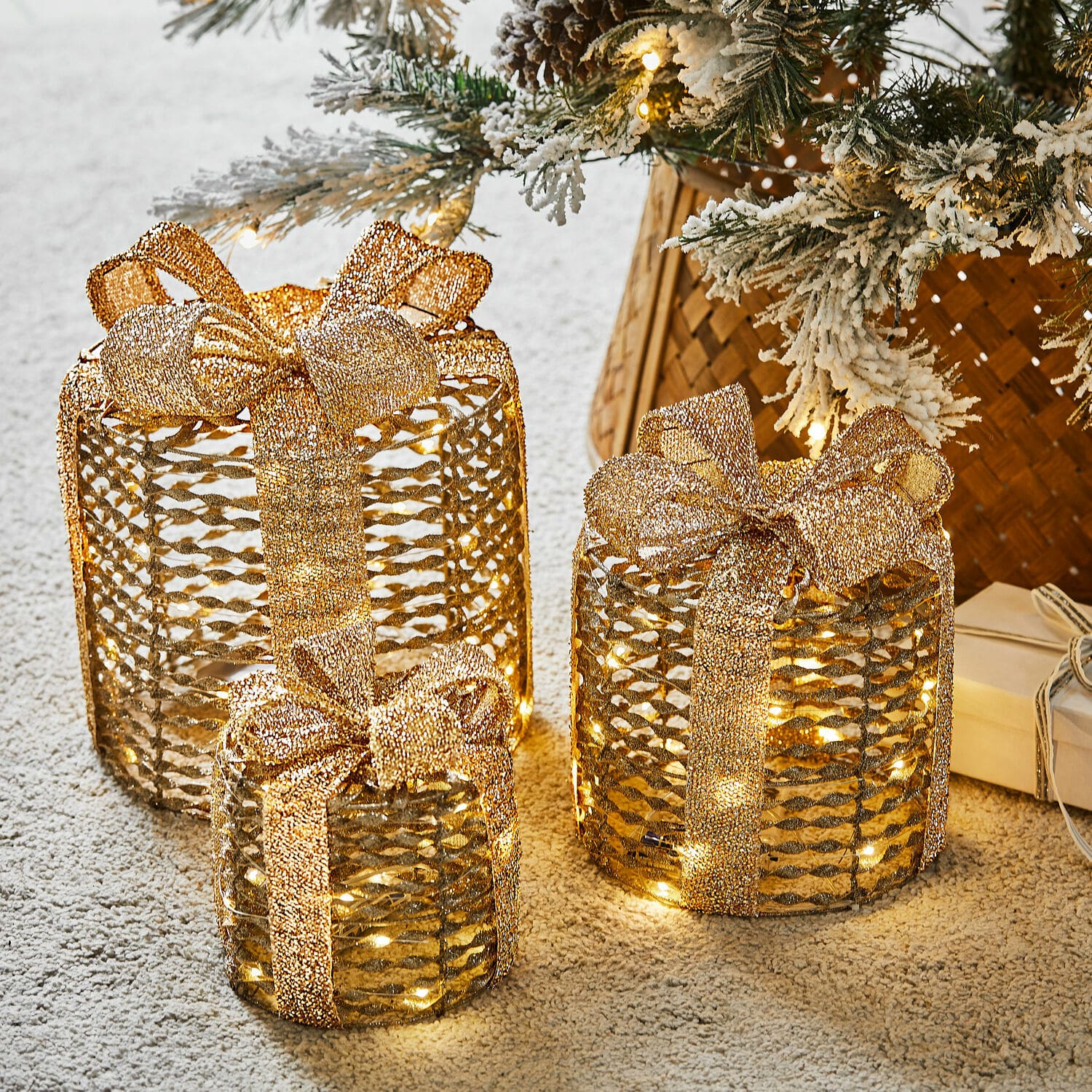 LED-Geschenk 3er Set Lorivane Drei goldene Geschenkdekorationen aus Drahtgeflecht mit LED-Lichtern für festliche Weihnachtsdeko