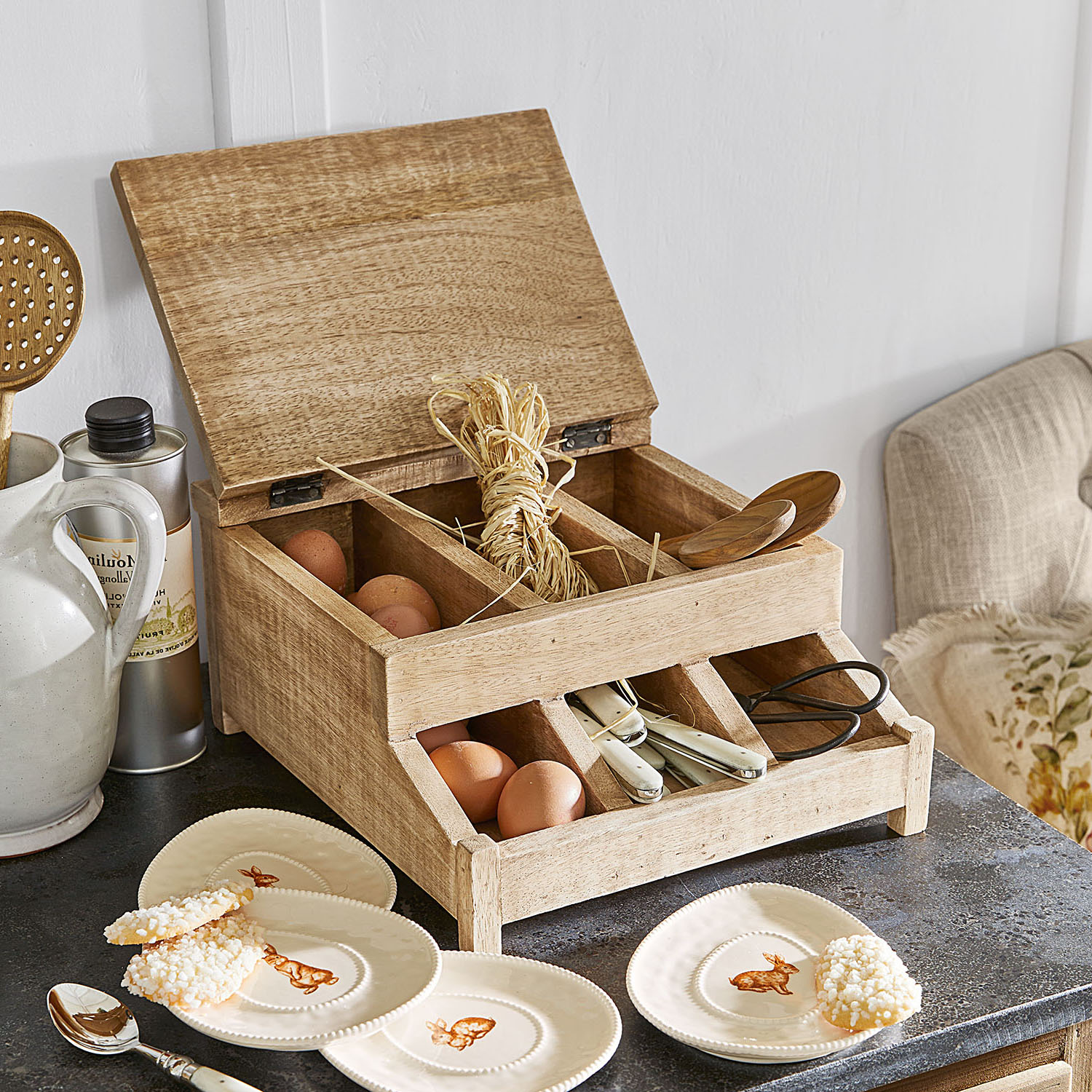 Holzbox mit Fächern für Eier, Besteck und Löffel in natürlicher Holzfarbe für Küchenorganisation