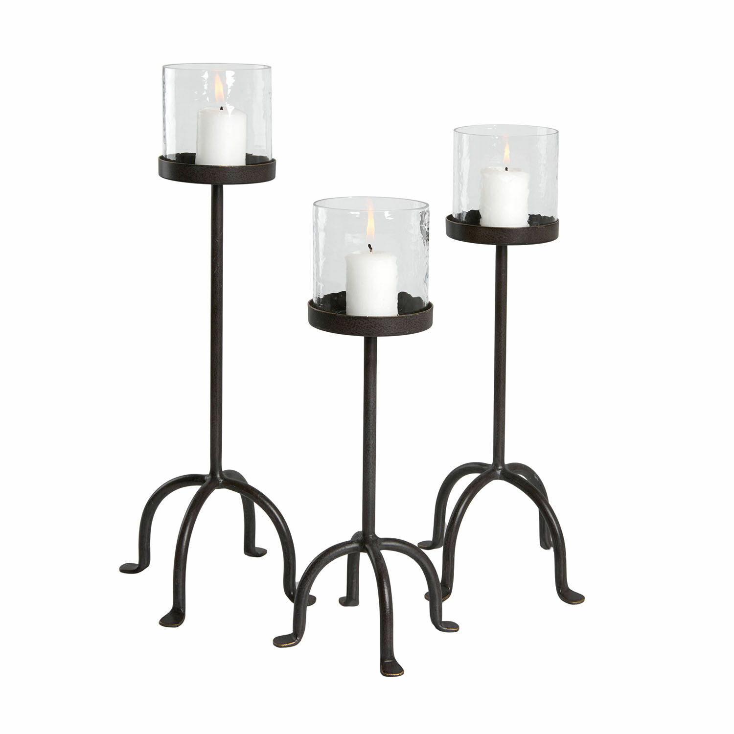Kerzenständer 3er Set Tanbira Dreiteiliges Set aus Metall-Kerzenhaltern mit klarem Glas und weißen Kerzen für Wohnraumdeko