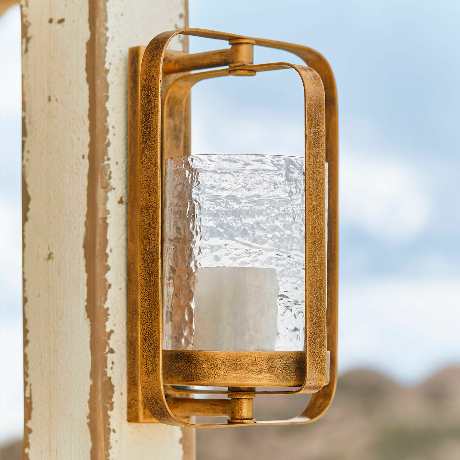 Wandkerzenhalter Vauxandre Goldfarbener Metall-Wandleuchter mit strukturiertem Glas für Außenbeleuchtung