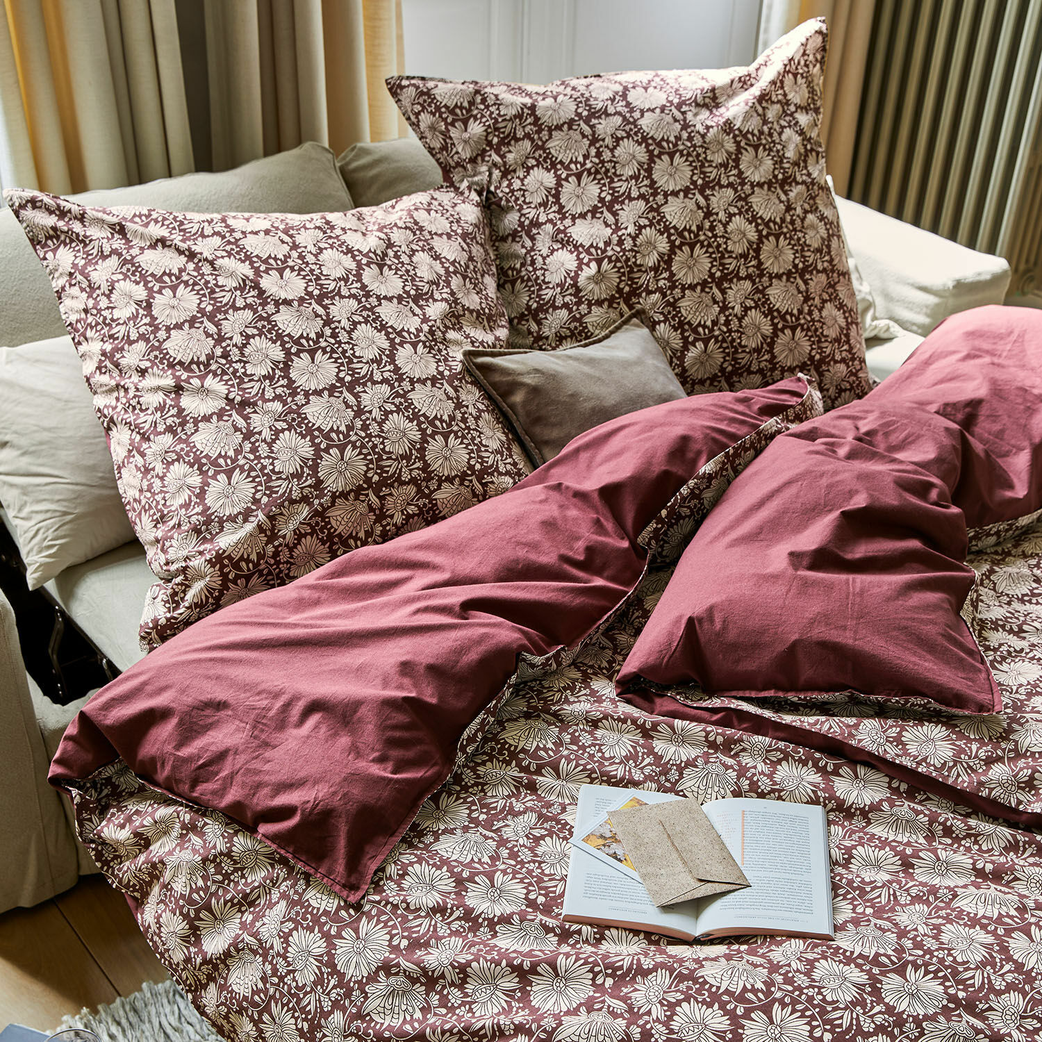 Bettwäsche Jouvenay Bettwäsche aus Baumwolle mit bordeaux-cremefarbenem Blumenmuster und bordeauxfarbenen Kissenbezügen