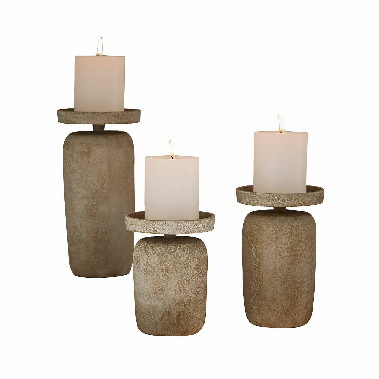 Kerzenhalter 3er Set Amsley Set aus drei beige Keramik-Kerzenhaltern mit weißen Kerzen, Wohnaccessoire, Beleuchtung