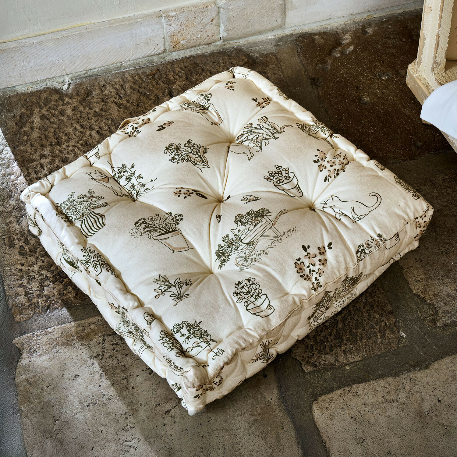 Dicke cremefarbene Bodenkissen mit Pflanzen- und Katzenmuster aus weicher Baumwolle, Wohnaccessoire