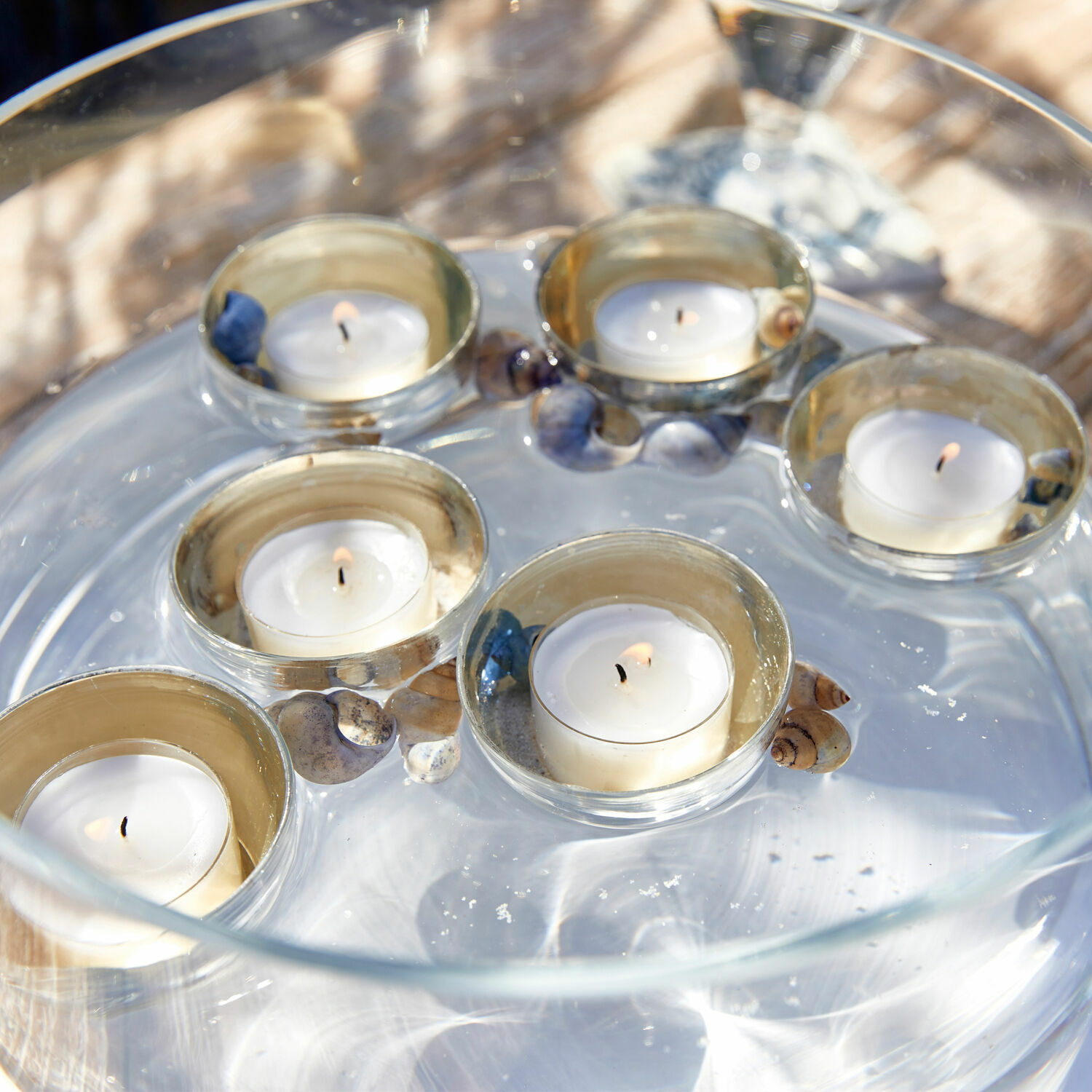 Schwimmwindlichter 6er Set Adelia Glas-Schale mit schwimmenden Kerzen und Muscheln in natürlichen Farben als Dekoartikel