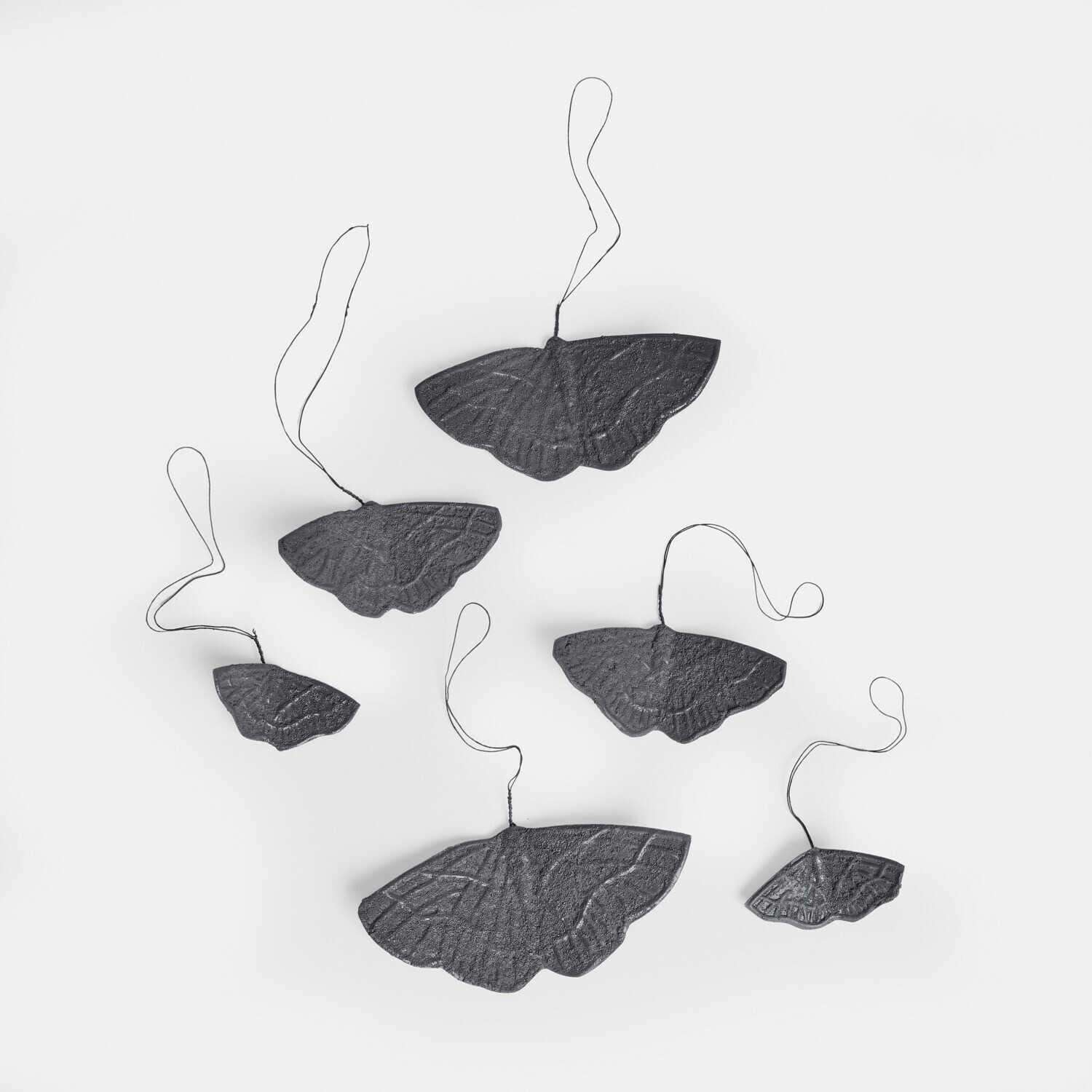 Anhänger 6er Set Orlenaith Set aus schwarzen Metall-Schmetterlingsdekorationen mit Aufhängungen, Wand- oder Festdeko