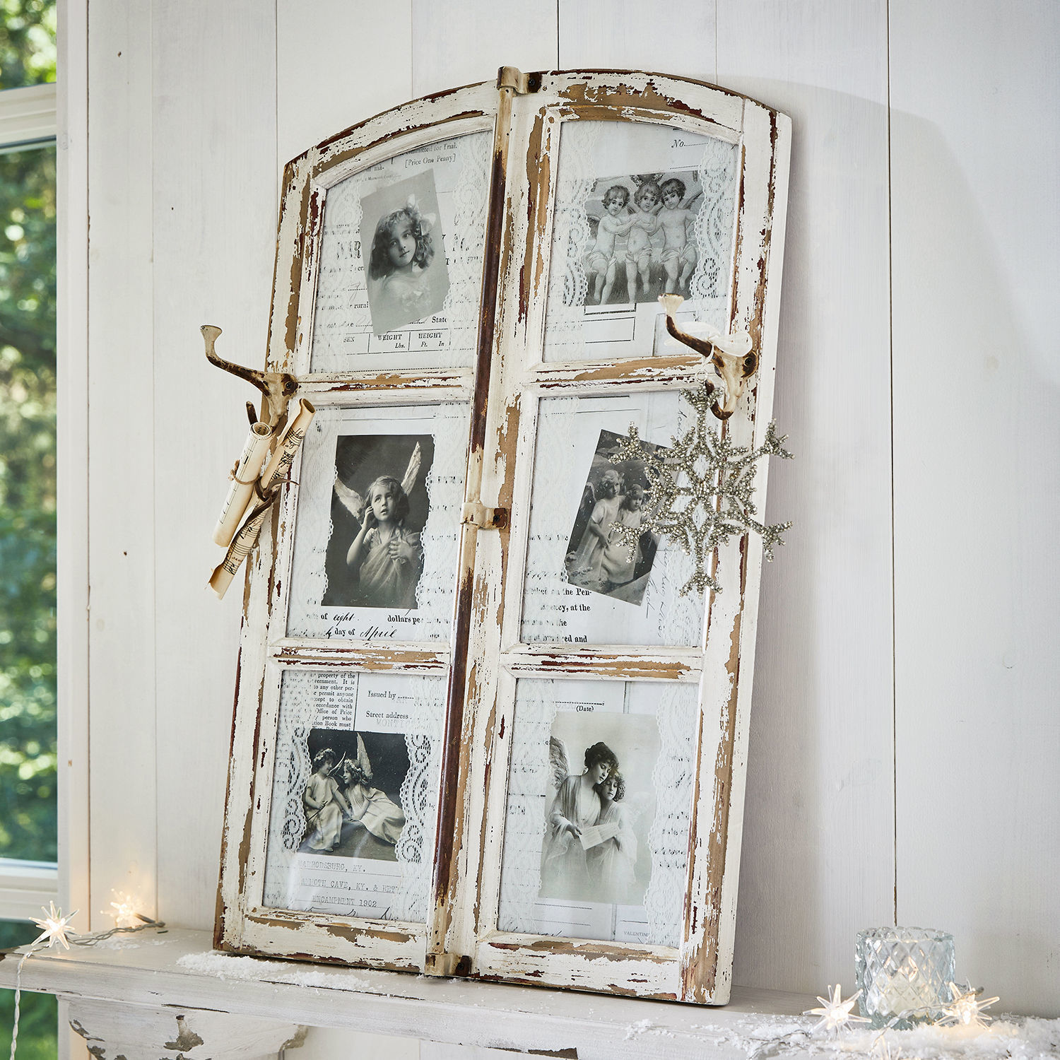 Dekoboard Armindo Rustikaler Holz-Fotorahmen mit weißer Patina und Metallhaken zur Wanddekoration im Vintage-Stil