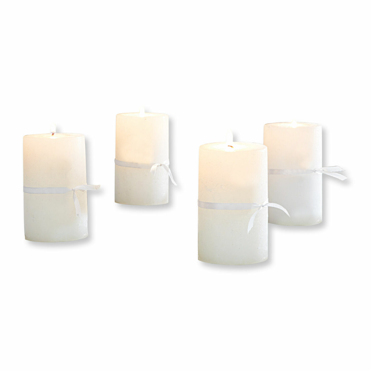 creme Set aus 4 cremefarbenen Dekokerzen mit Band, ideal für gemütliche Wohnraumgestaltung