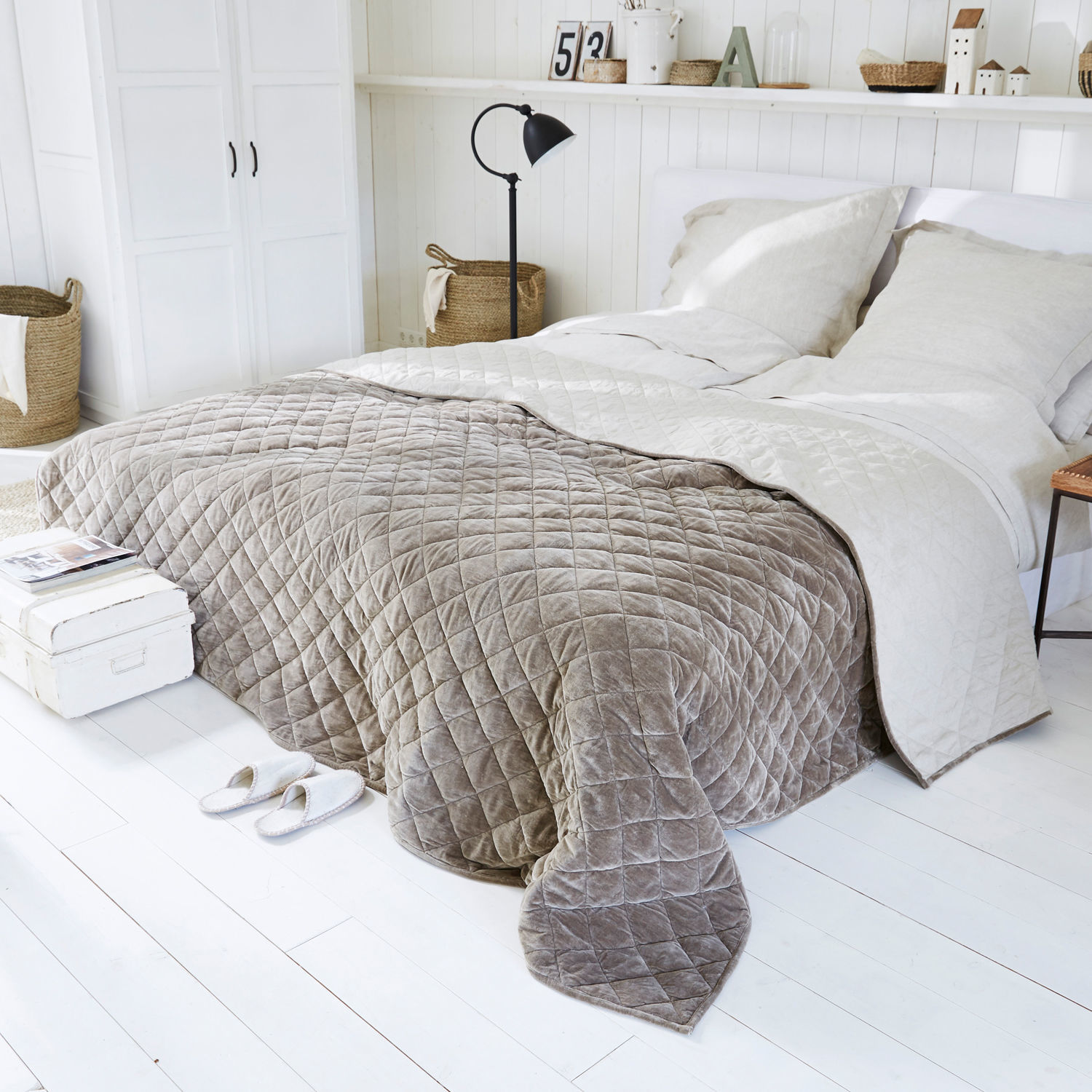 Quilt Verdier Gemütliche gesteppte Tagesdecke in Beige und Grau aus weichem Material, Schlafzimmerdeko