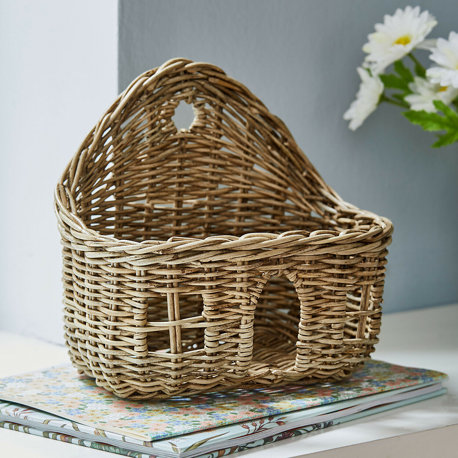 Wikingerkorb in Hausform aus Naturmaterial für Dekoration und Aufbewahrung