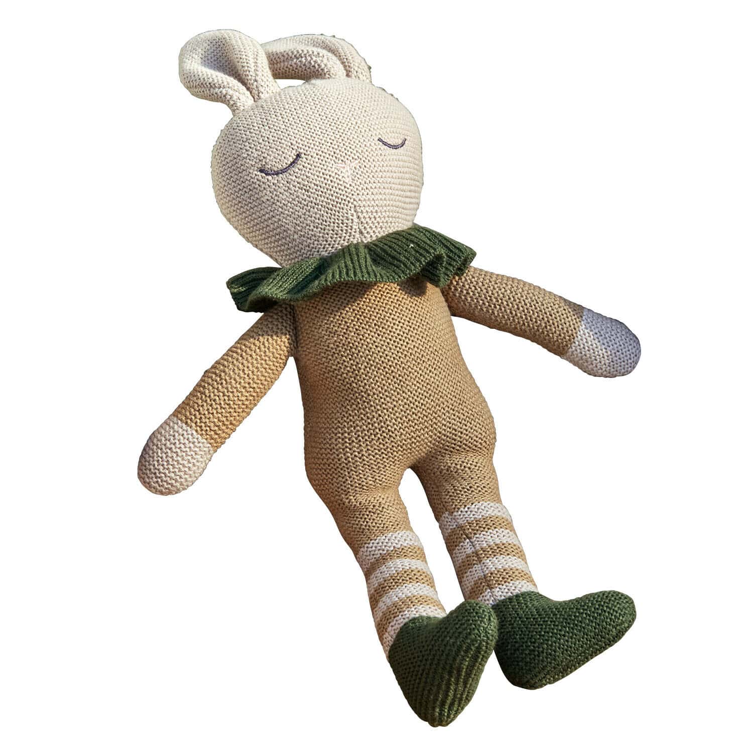 Stofftier Cuddlecloud Weiches gestricktes Hasenstofftier in Beige und Grün, Kuscheltier für Kinder