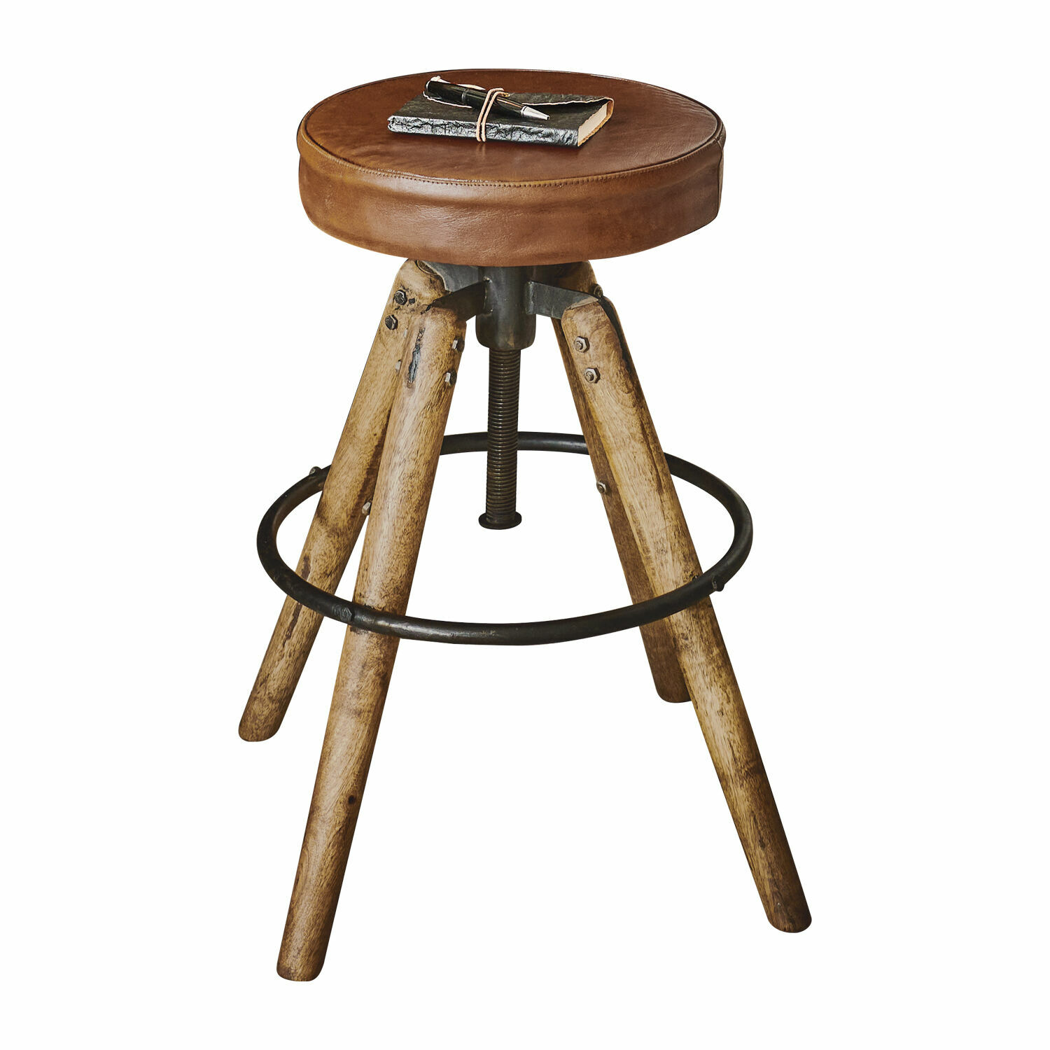 Hocker Twist Barhocker mit braunem Lederpolster und Holzbeinen mit schwarzem Metallring als Fußstütze