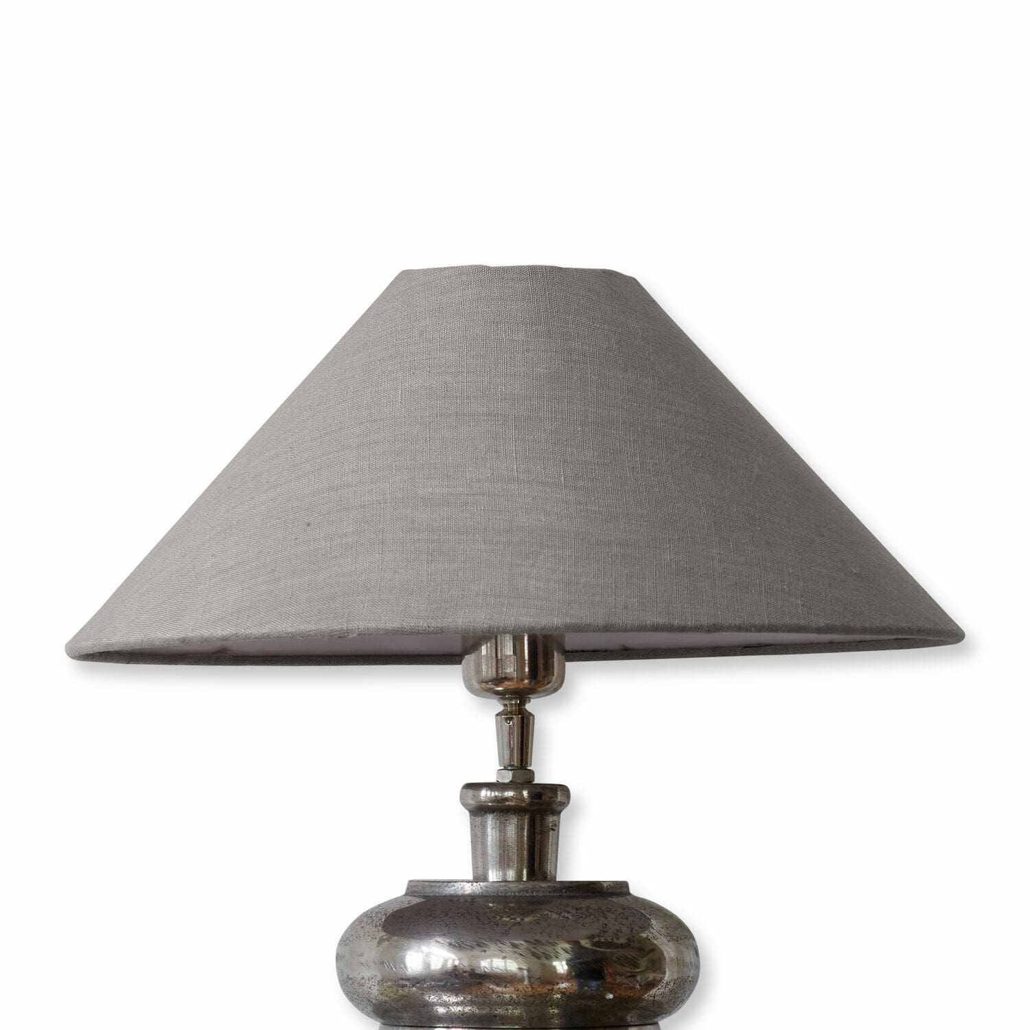 taupe Tischlampe Emmera mit Metallfuß und taupefarbenem Lampenschirm, stilvolle Wohnraumbeleuchtung