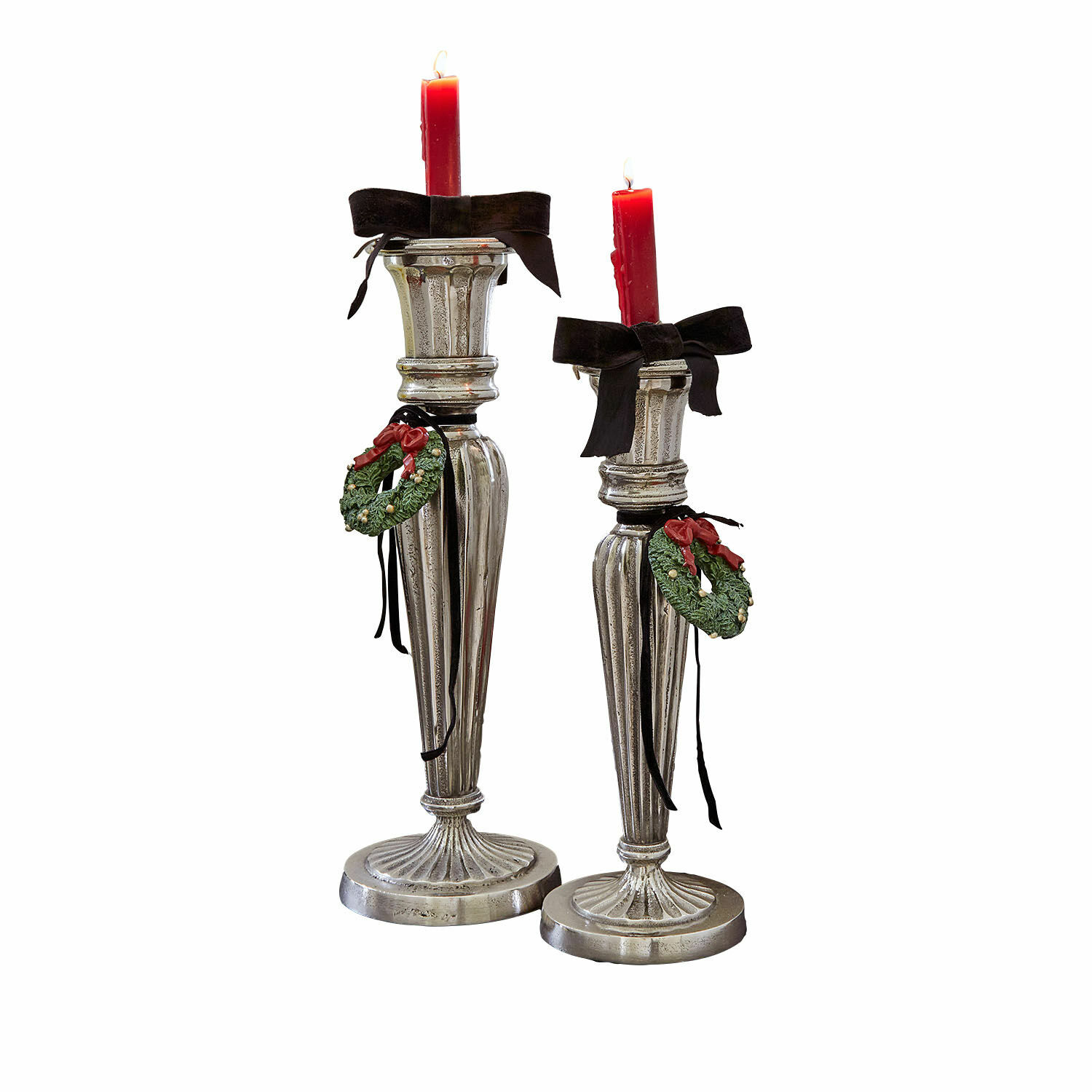 Kerzenständer 2er Set Zahfira Paar silberne Kerzenhalter mit roten Kerzen und Kranz-Dekoration an schwarzem Band, festliche Weihnachtsdeko