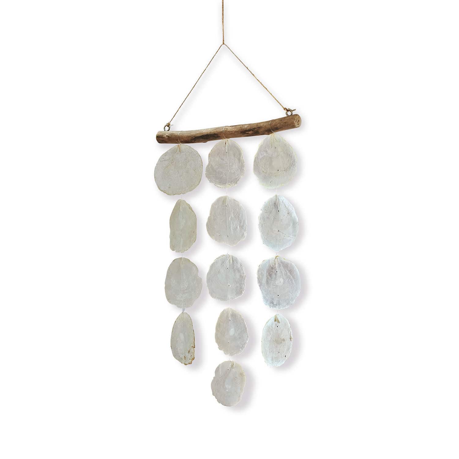 Windspiel Romero Hängende Dekoration aus weißen Muscheln und Holz, natürliche Materialien, Wohnaccessoire