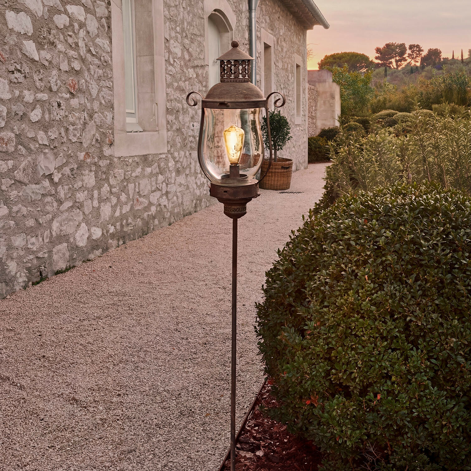 Vintage Gartenlaterne aus Metall mit klarem Glas und Edison-Glühbirne für Außenbereiche