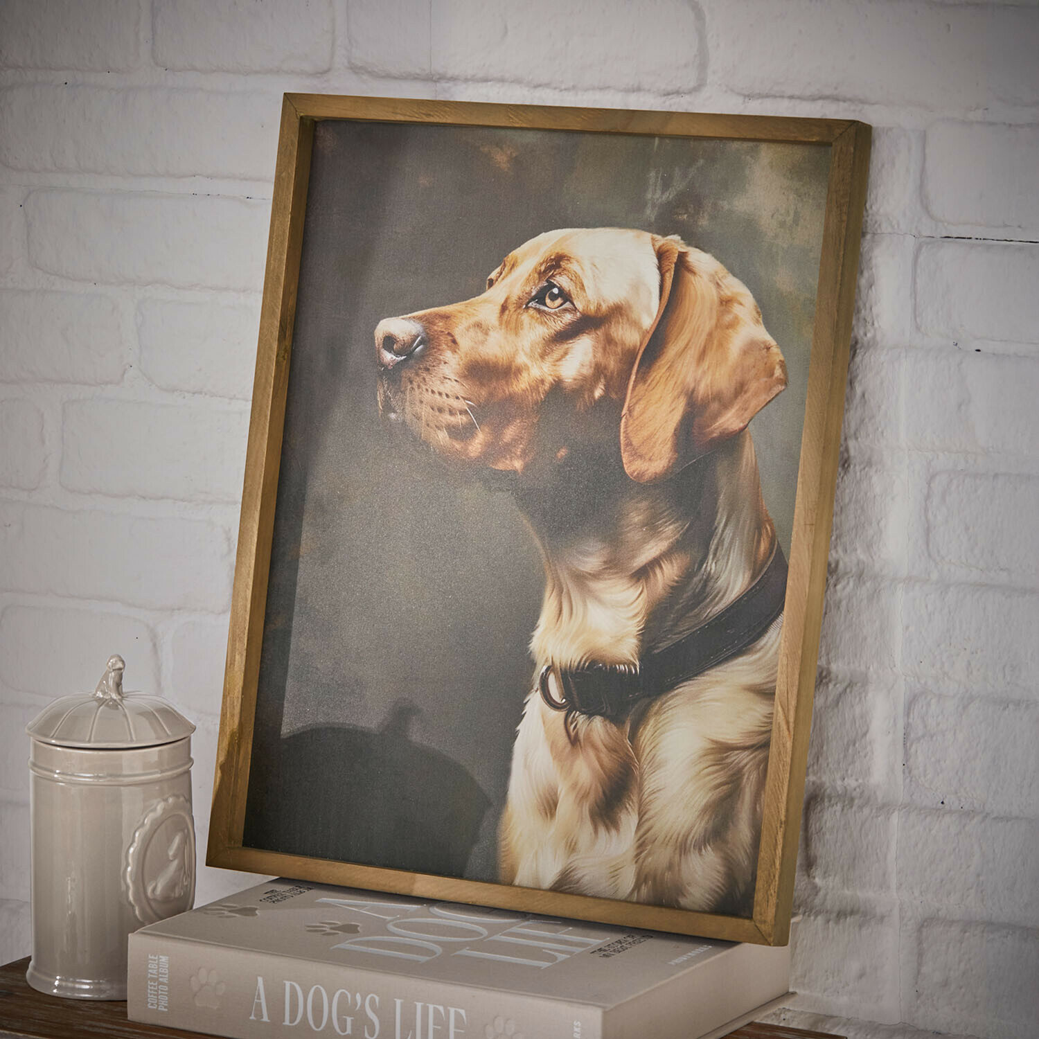 Bild Purrana Hundeporträt in Holzrahmen auf Buch A Dog's Life, Wanddekoration mit Tiermotiv für Wohnzimmer
