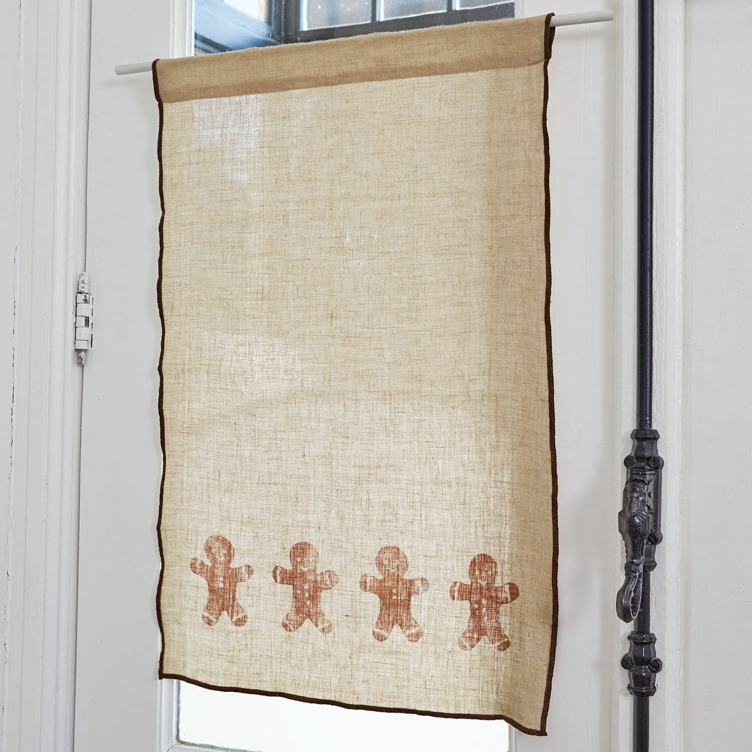 Beiger Leinenvorhang mit braunen Rändern und Lebkuchenmännchen-Motiv, Fensterdekoration