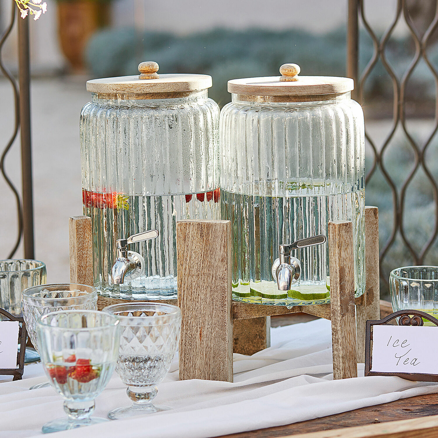 Getränkespender 2er Set Ebeyin Glas-Getränkespender mit Holzdeckeln und Ständer, ideal für Limonade und Eistee im Garten