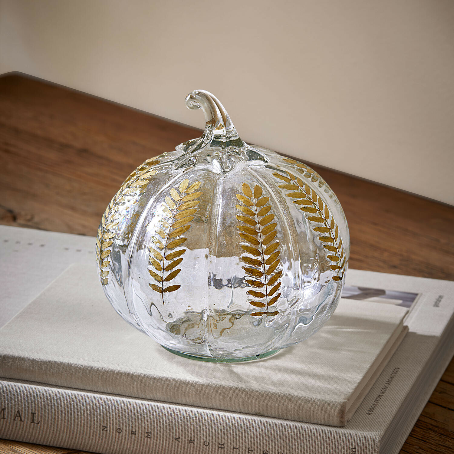 Deko-Kürbis Émurise Glasdeko Kürbis mit goldenen Blättern, transparente Herbstdekoration für den Tisch, stilvoll