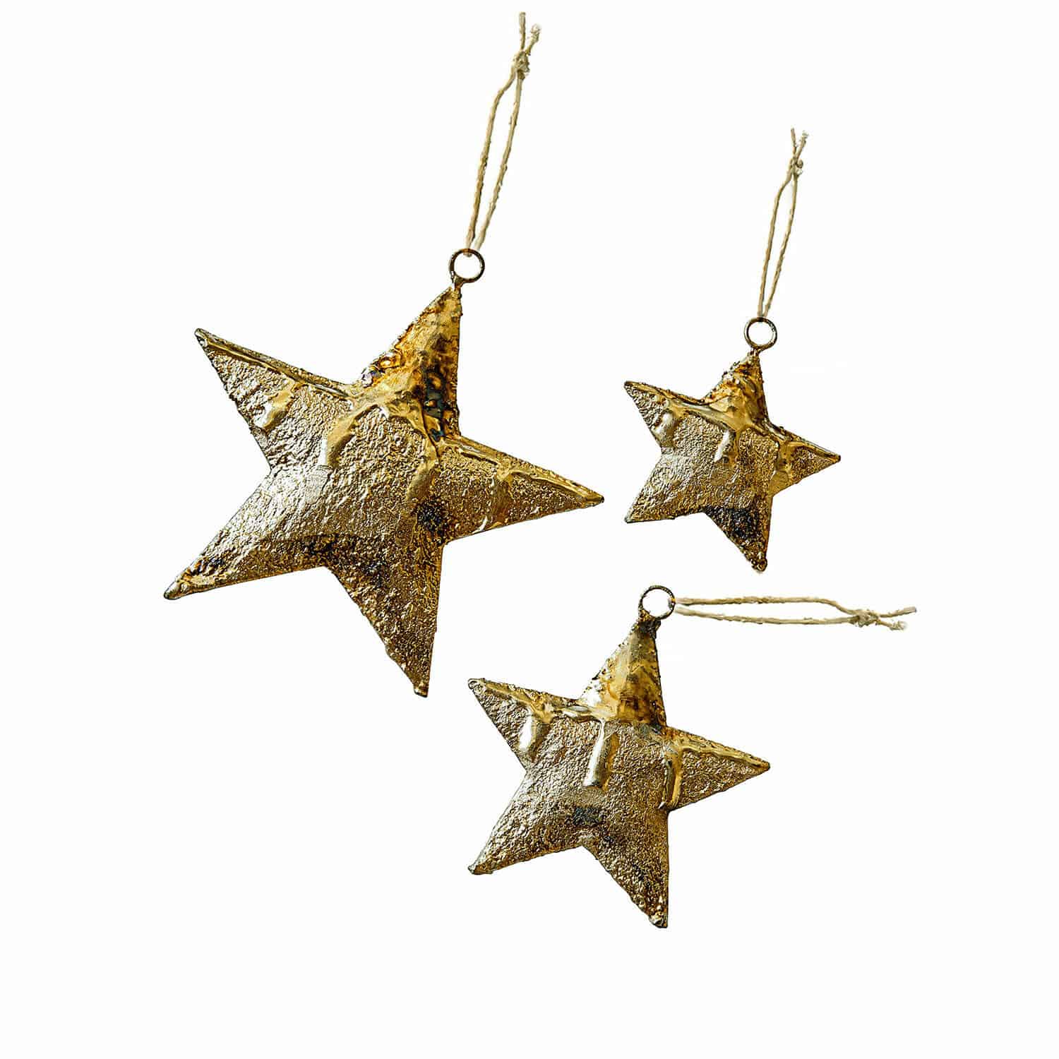 Anhänger 3er Set Myrska Set aus drei goldfarbenen Metallsternen mit Aufhängeschnur für festliche Weihnachtsdeko